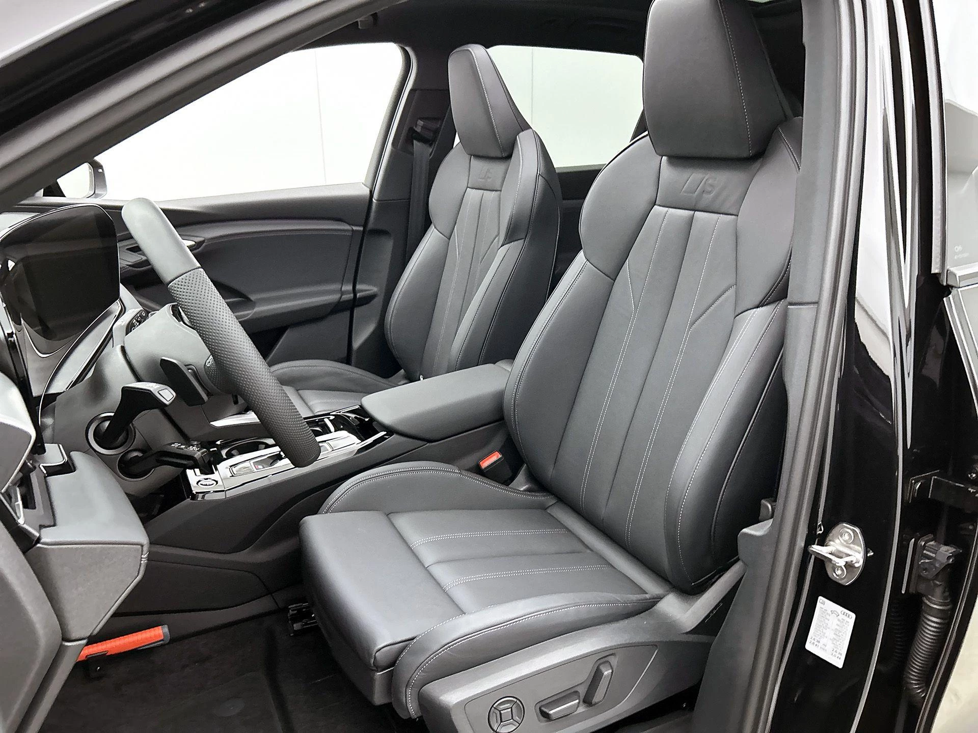 Audi-Q6 e-tron-image-40