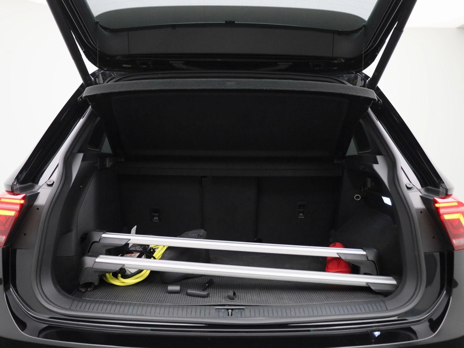 Volkswagen-Tiguan-image-13