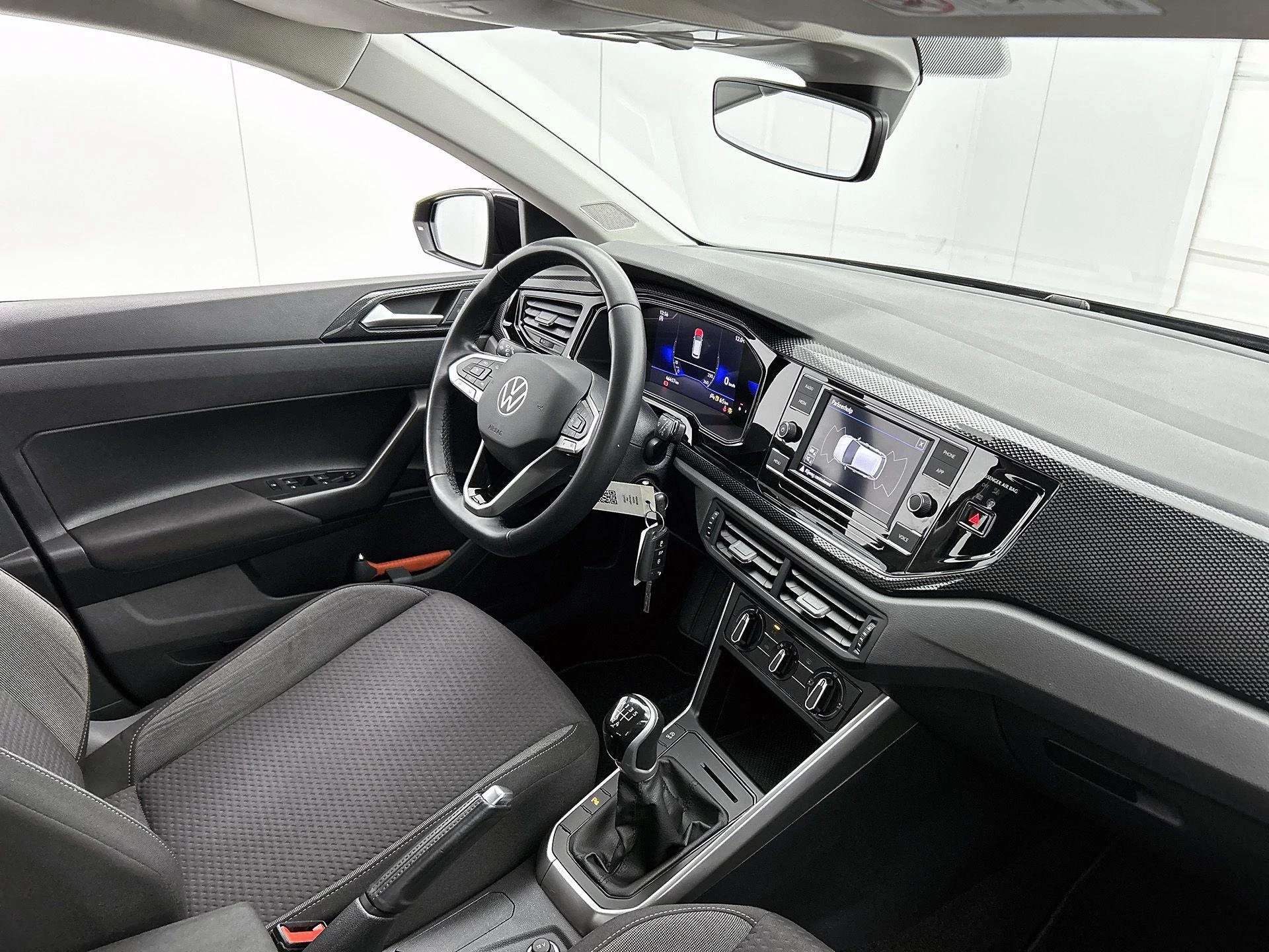 Volkswagen-Polo-image-19