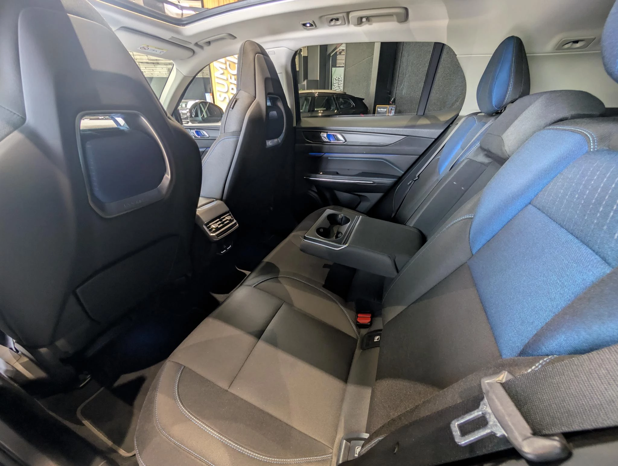 Lynk & Co-01-image-11