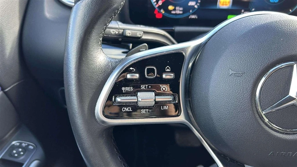 Mercedes-Benz-EQA-image-12