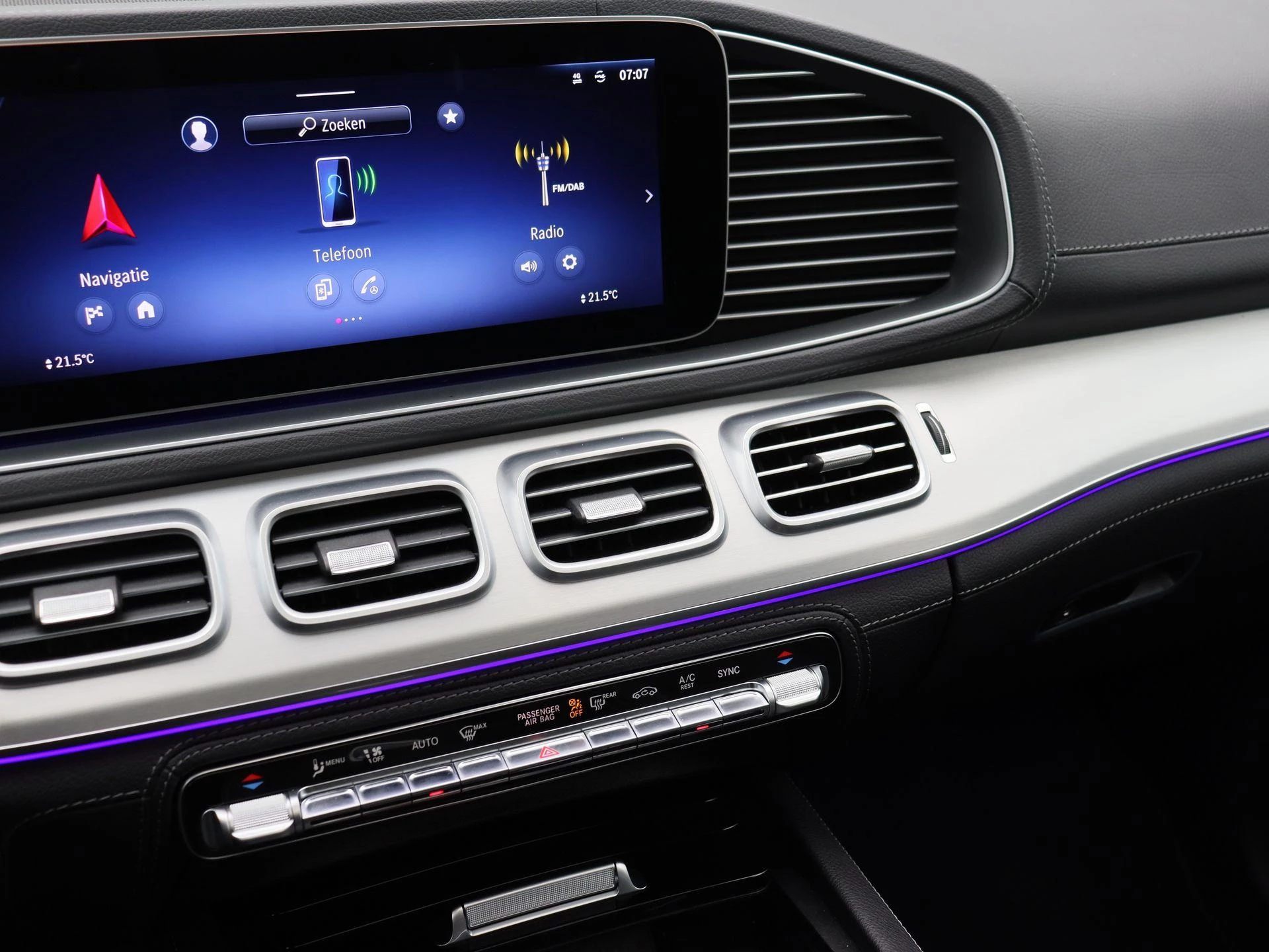 Mercedes-Benz GLE 300 d 4MATIC AMG LINE + AIRMATIC + TREKHAAK 3.5 TON + BURMESTER + PANO +