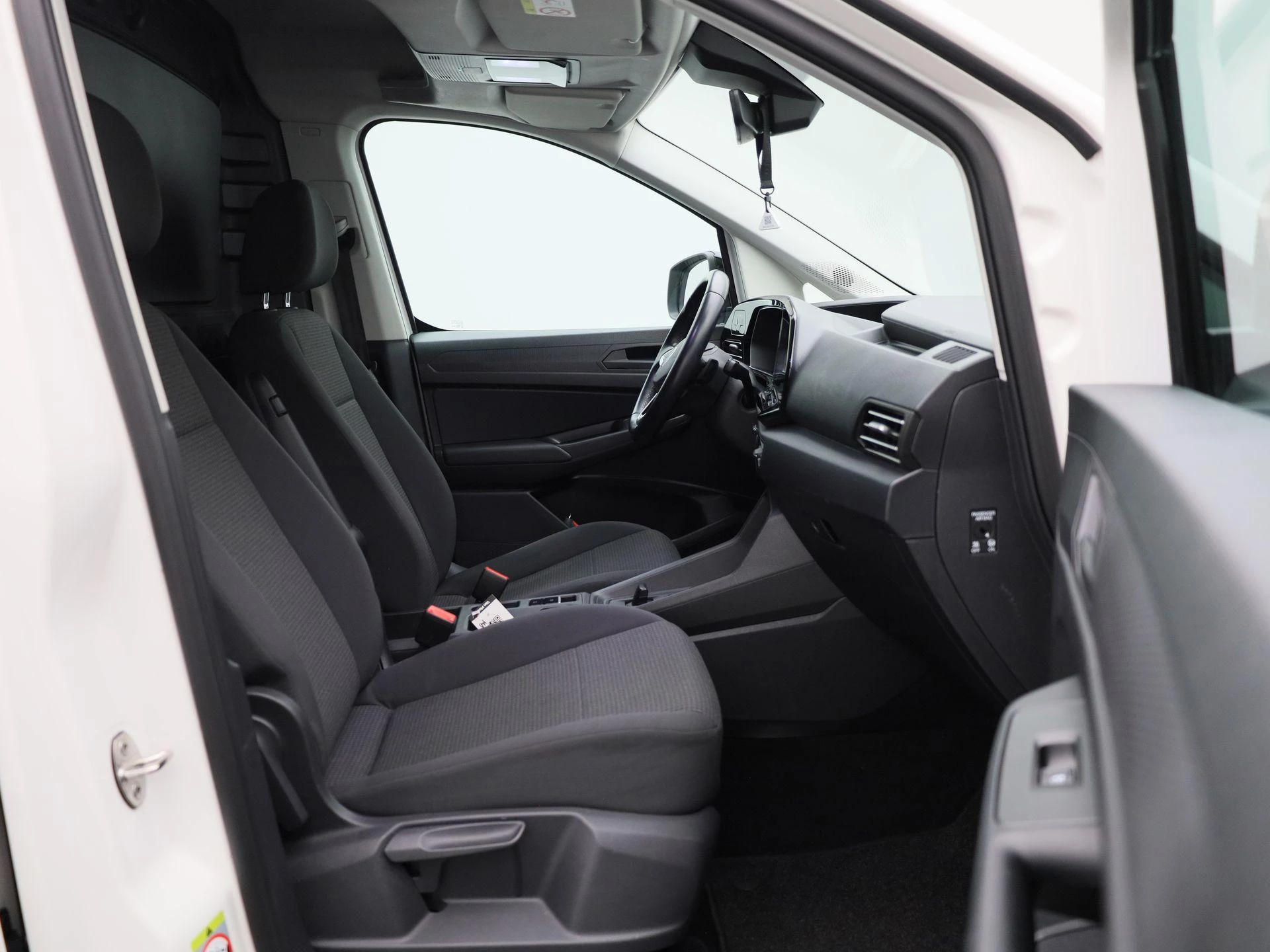 Volkswagen-Caddy-image-11