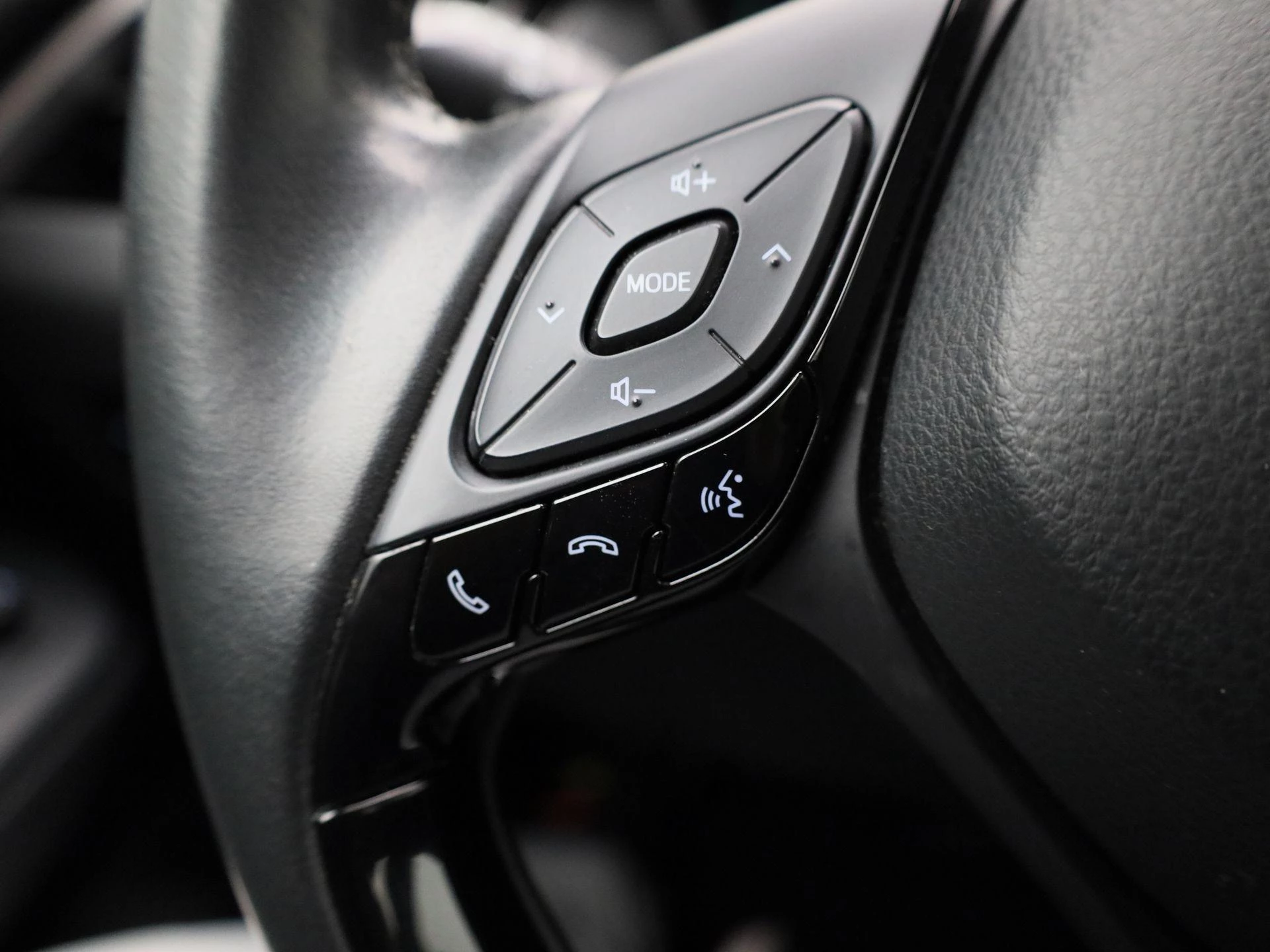 Toyota-C-HR-image-17