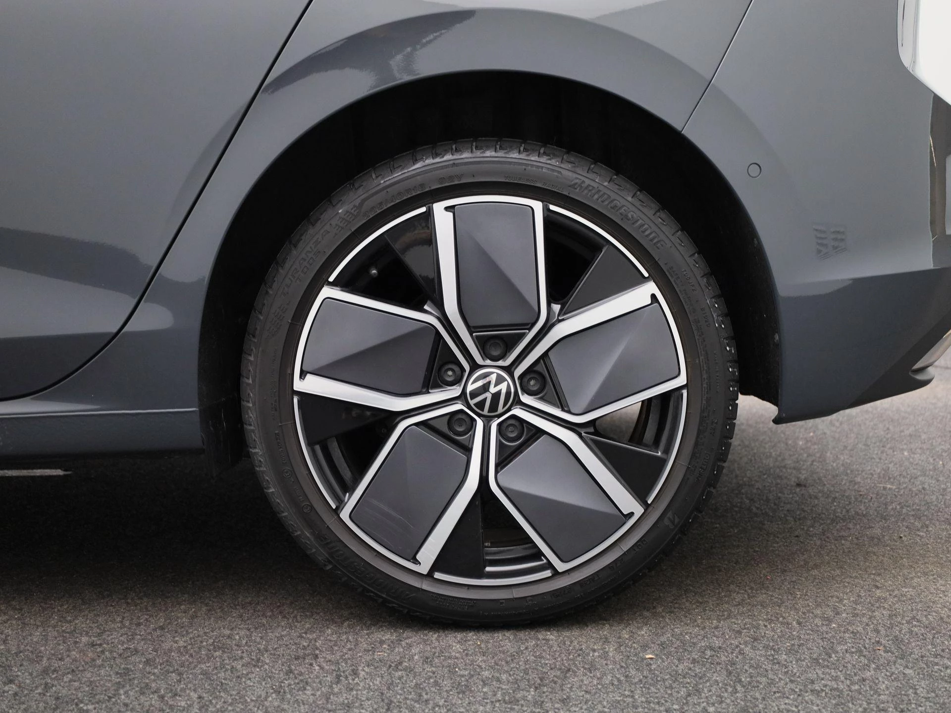 Volkswagen-Golf-image-12
