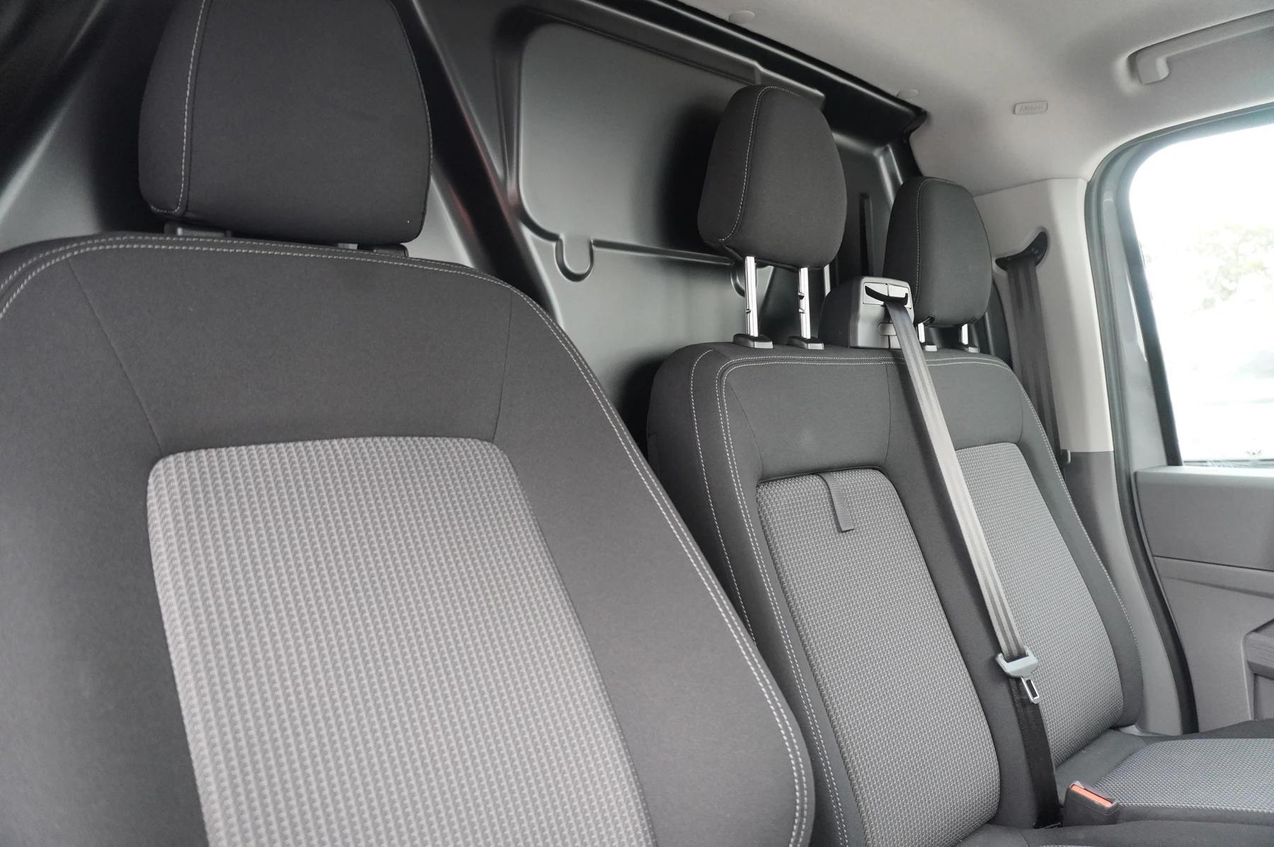 Volkswagen-Transporter-image-47