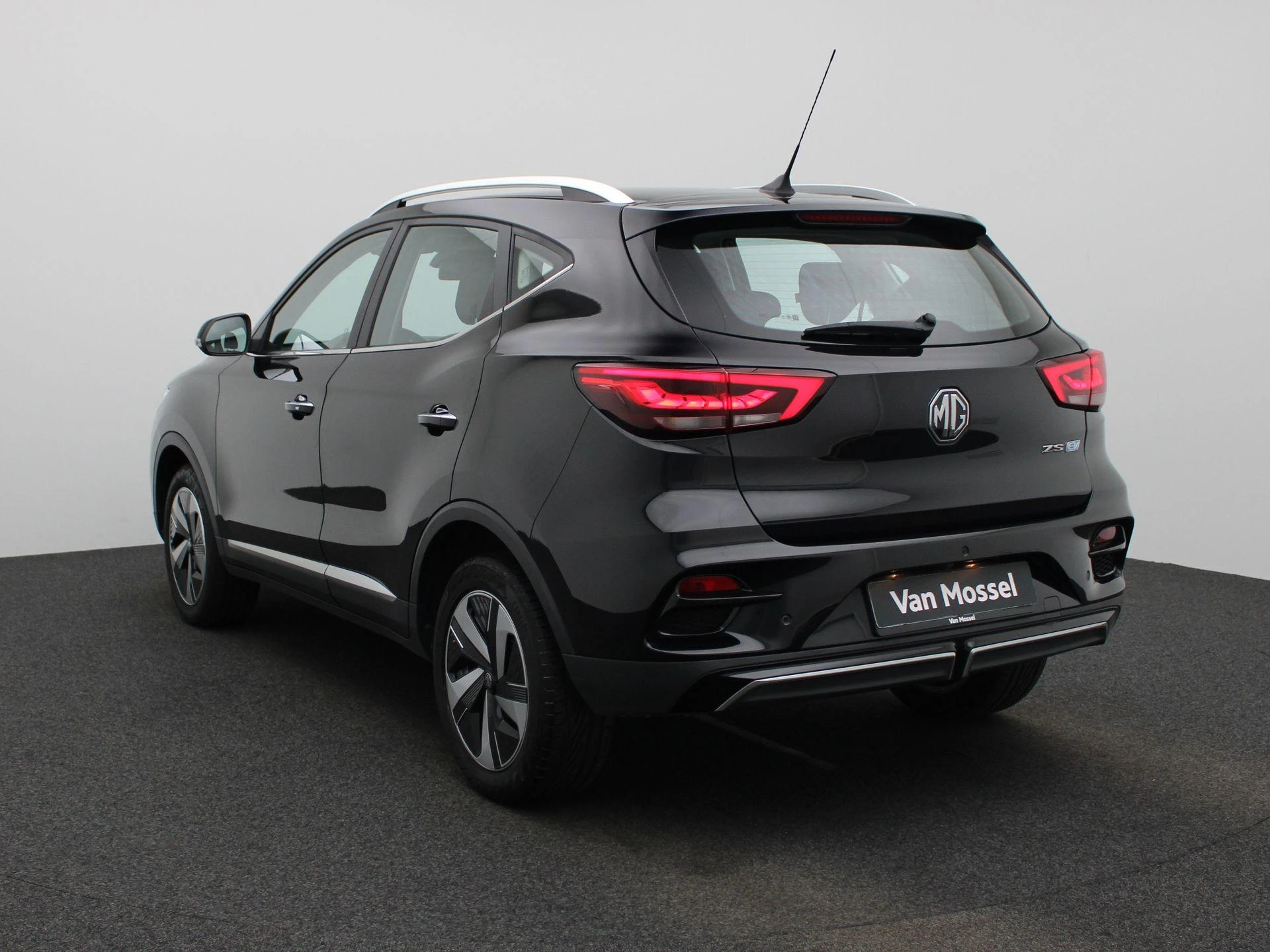 MG-ZS EV-image-1