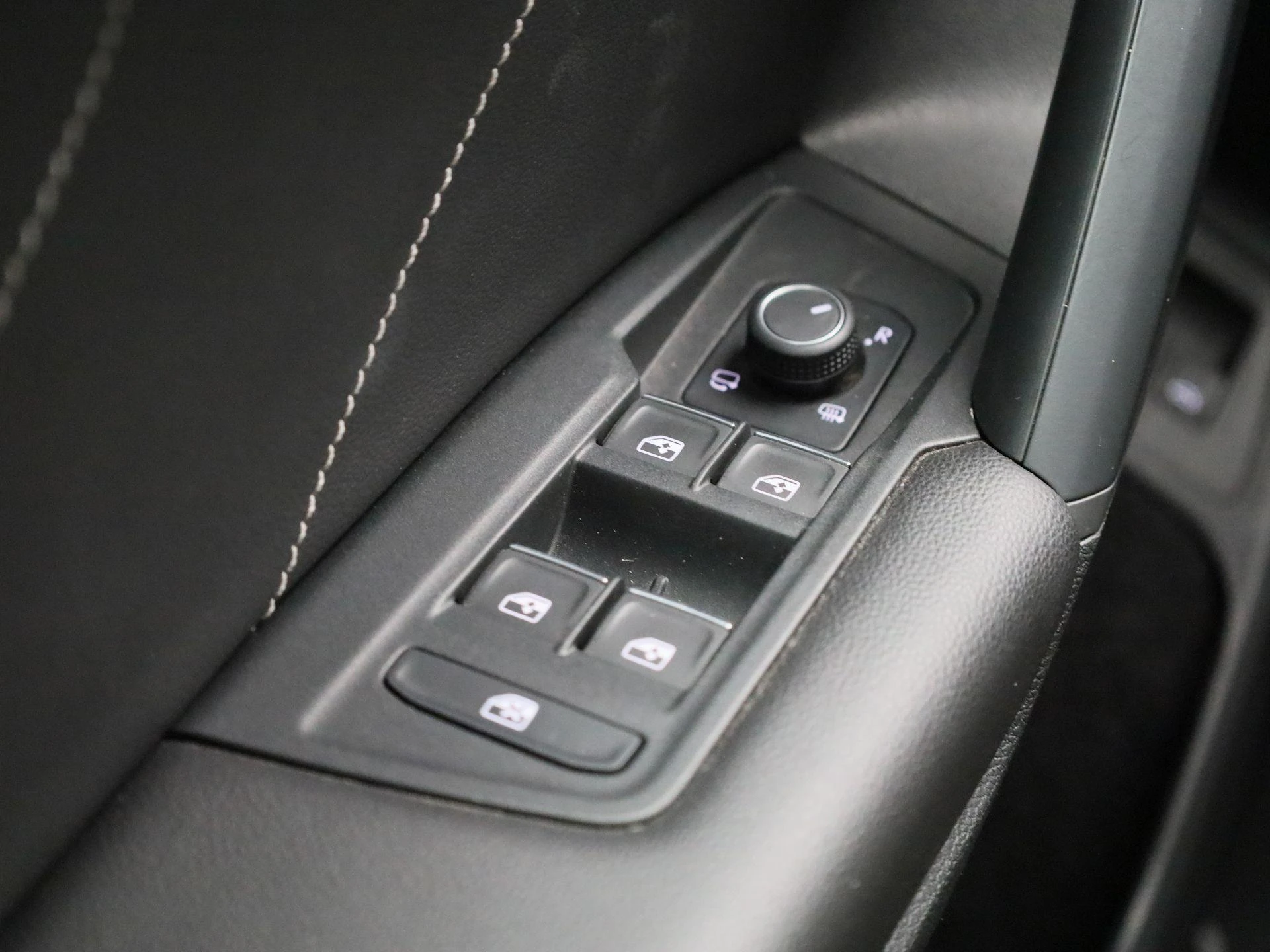 Volkswagen-Tiguan-image-35