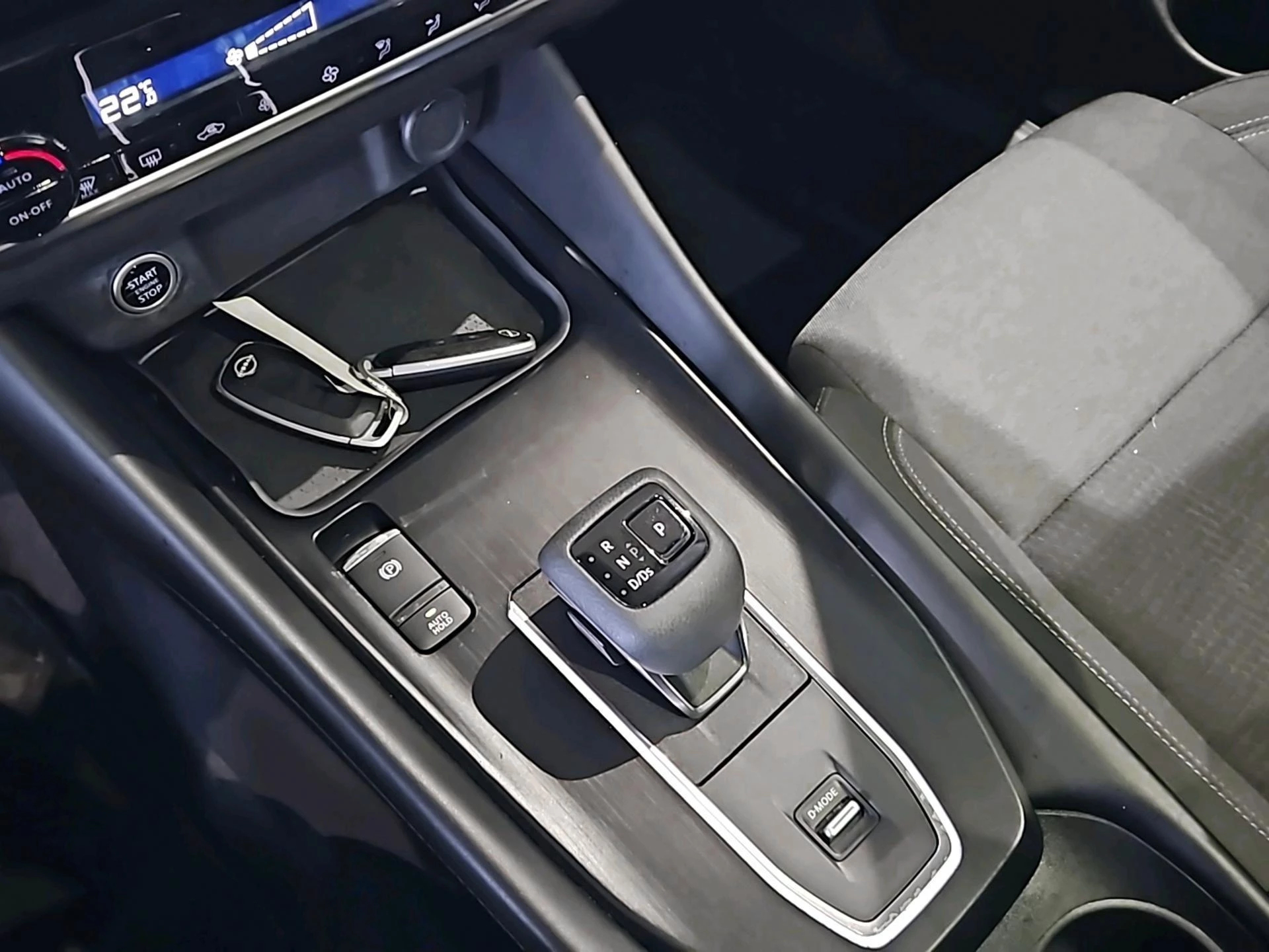 Nissan QASHQAI 1.3 MHEV Xtronic N-Connecta