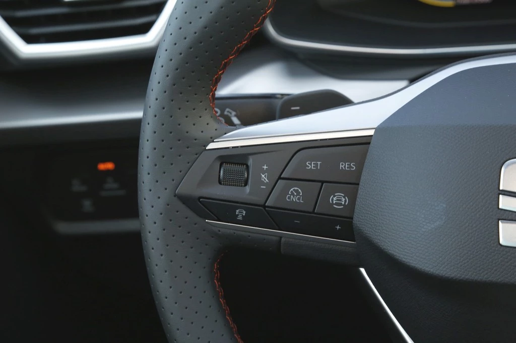 SEAT Leon 2.0 TDI UPE 45.010 FR Navi Asssit 18" Cam