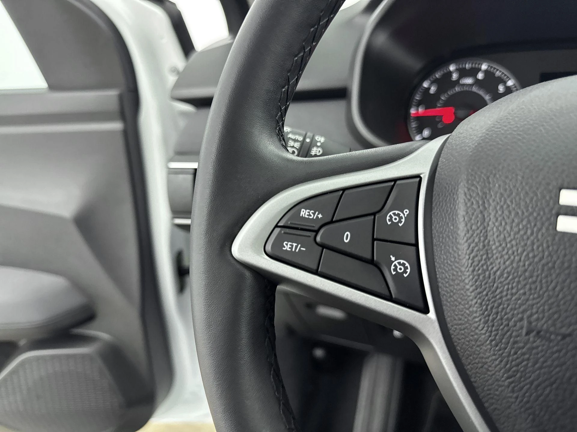 Dacia-Sandero Stepway-image-5