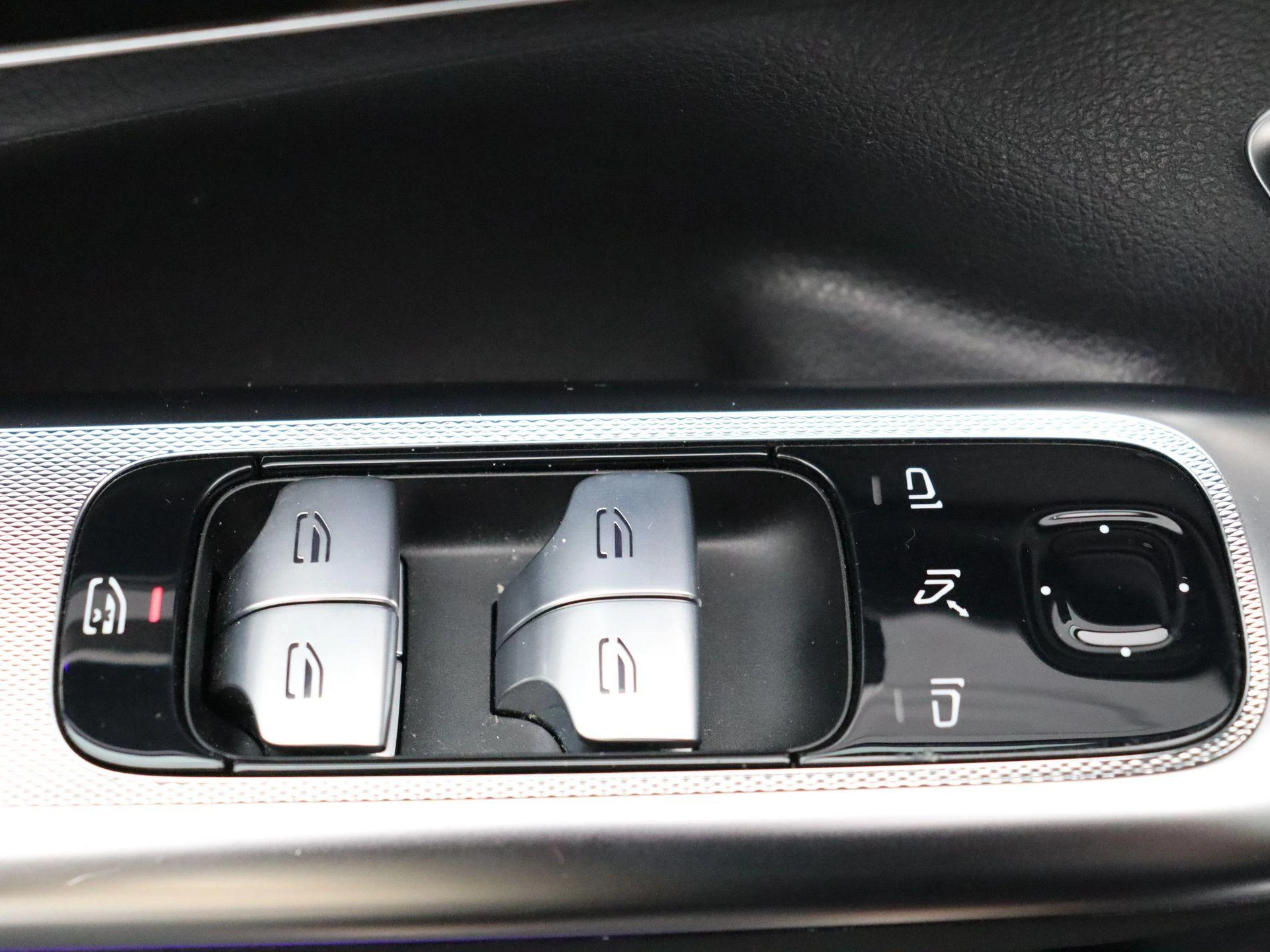 Mercedes-Benz-EQE-image-10