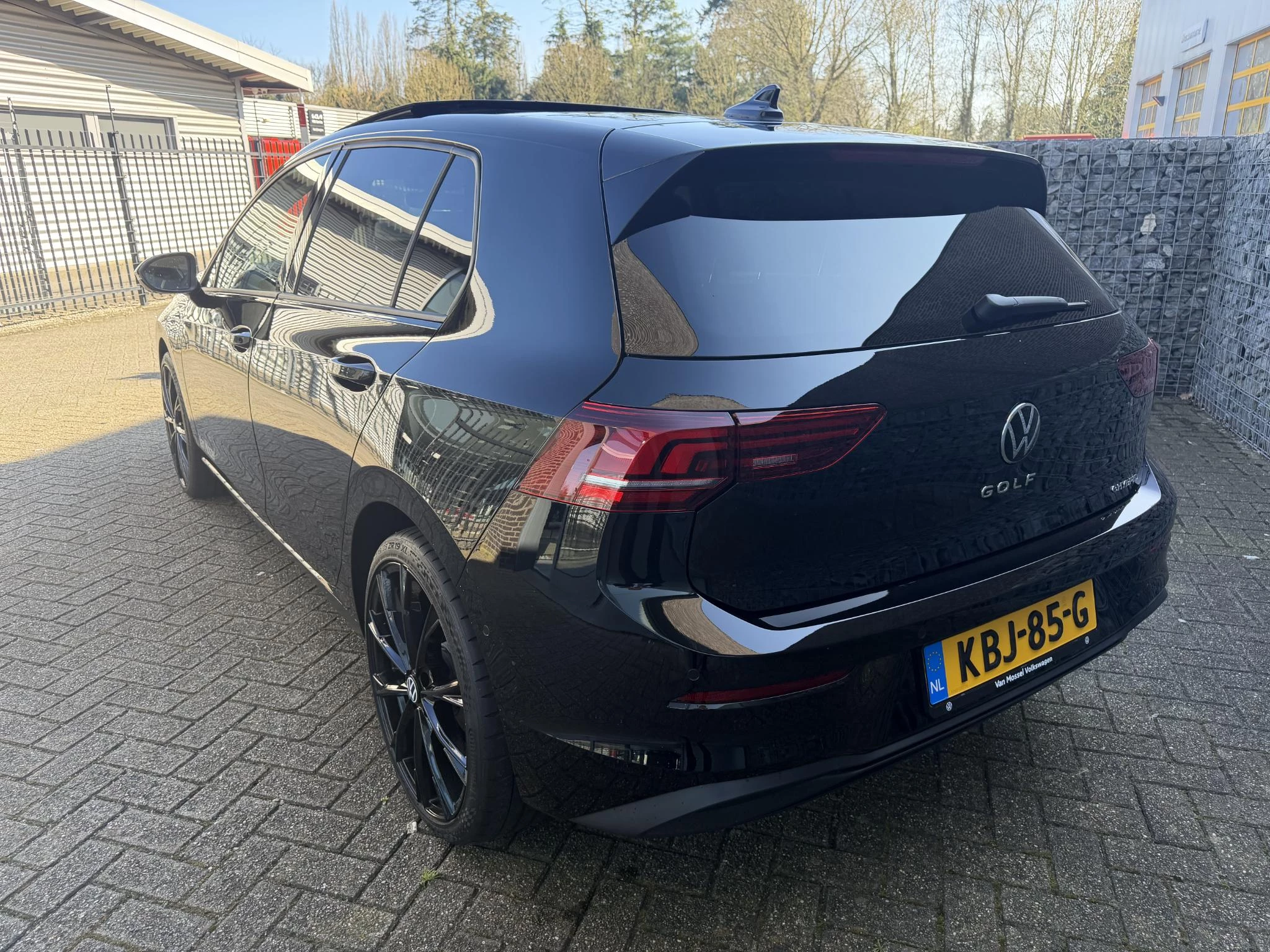 Volkswagen-Golf-image-4