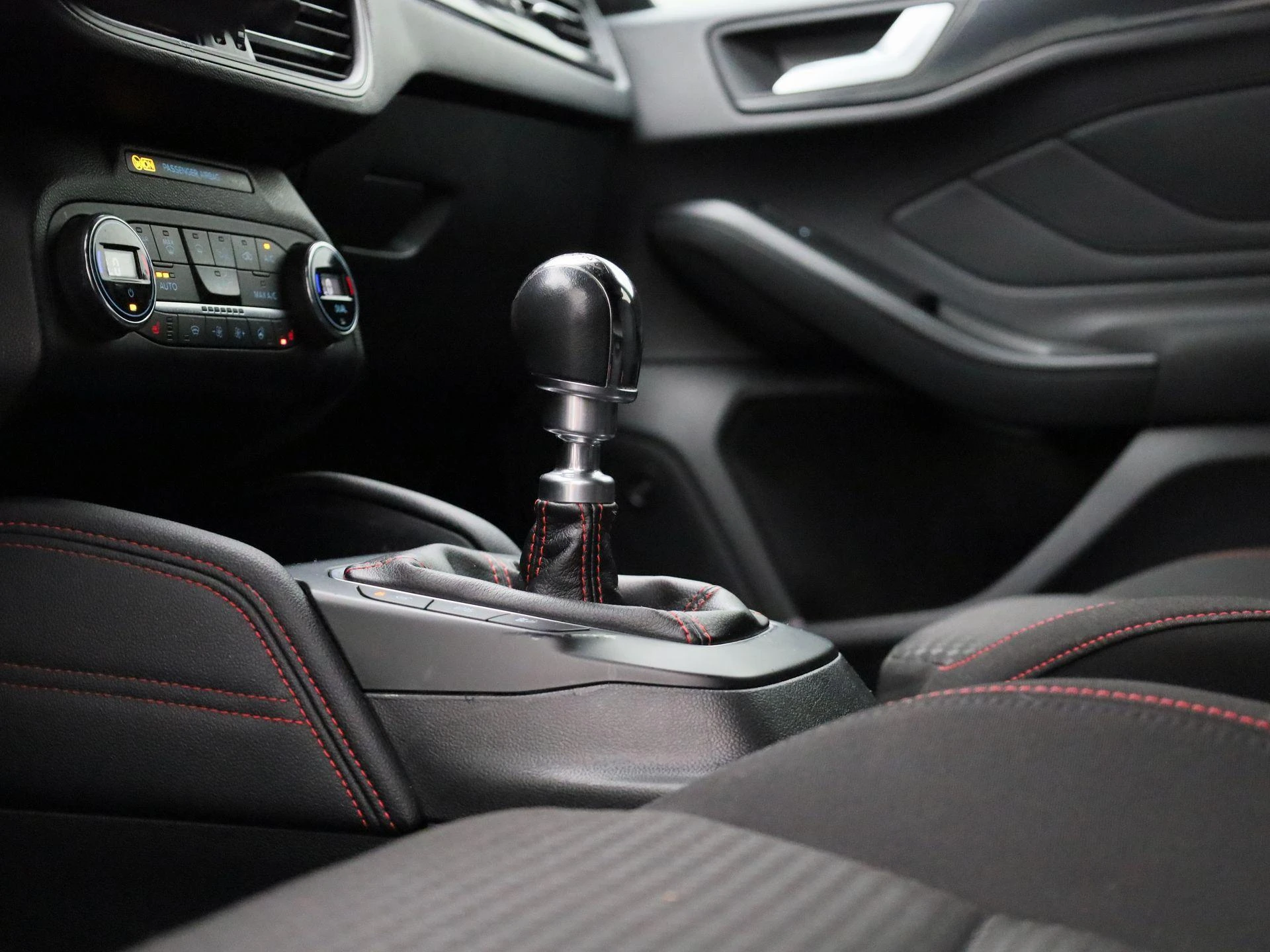 Ford Focus Wagon 1.0 EcoBoost Hybrid ST Line X Business