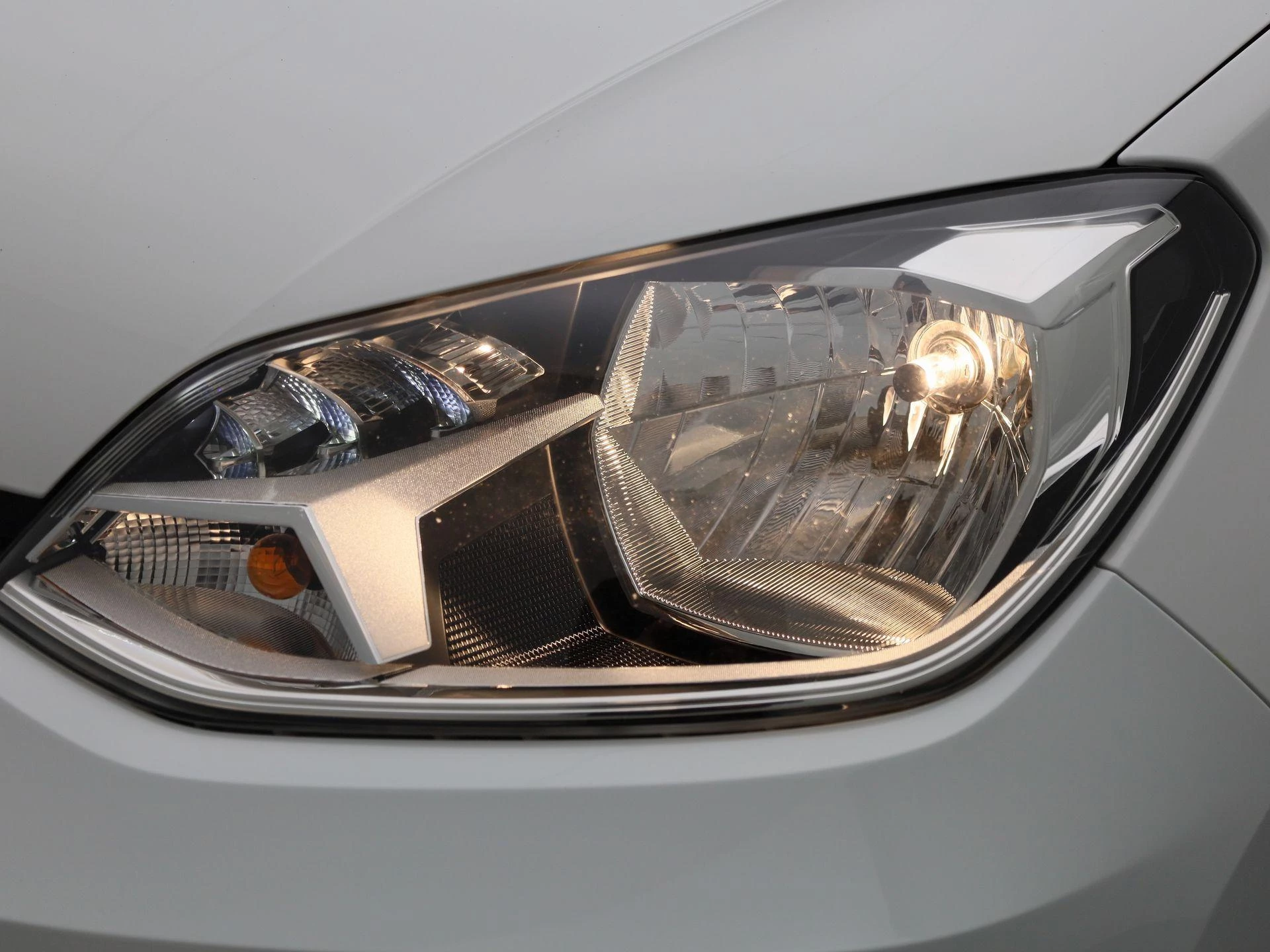 Volkswagen-up!-image-12