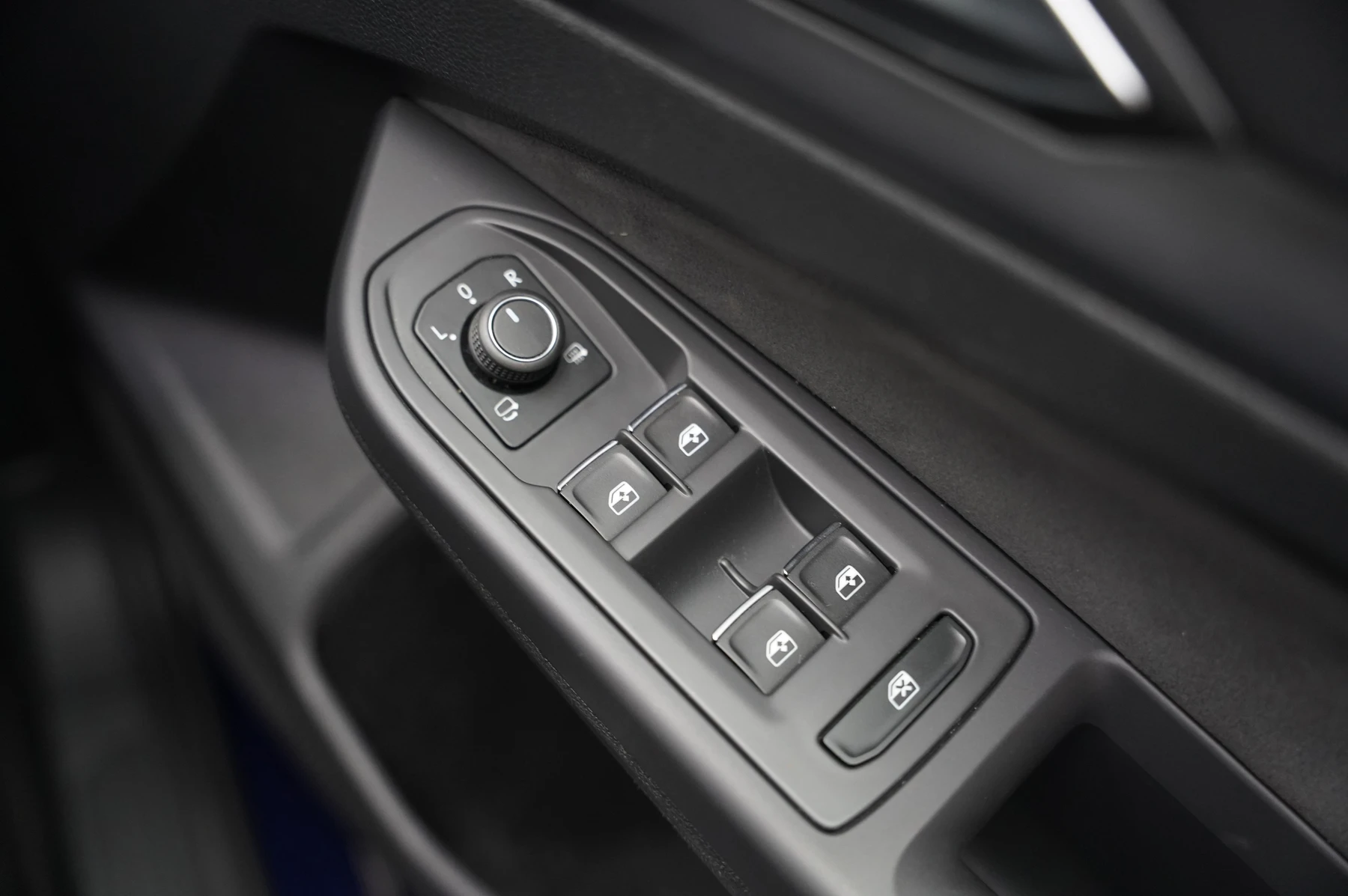 Volkswagen-Golf-image-16