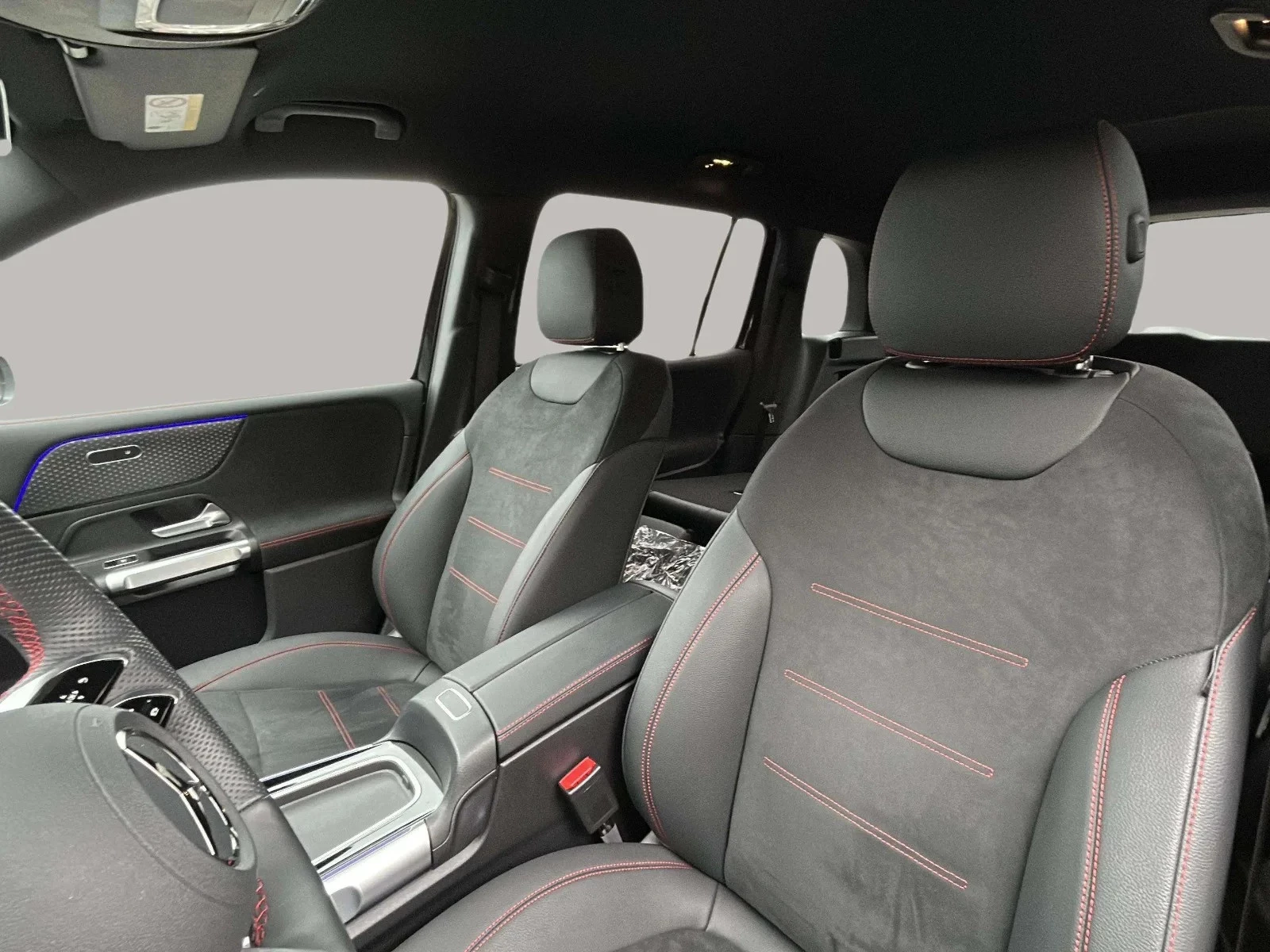 Mercedes-Benz-EQB-image-9