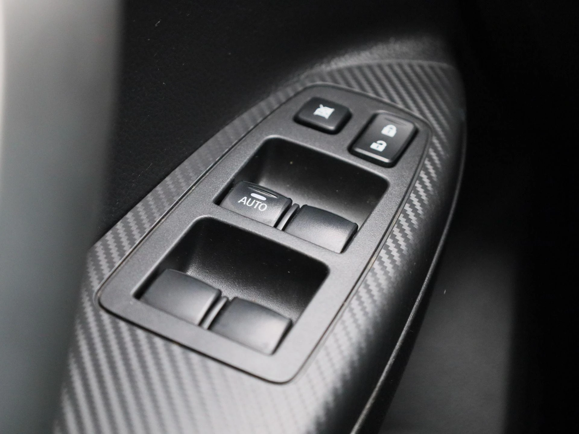 Mitsubishi-Eclipse Cross-image-29