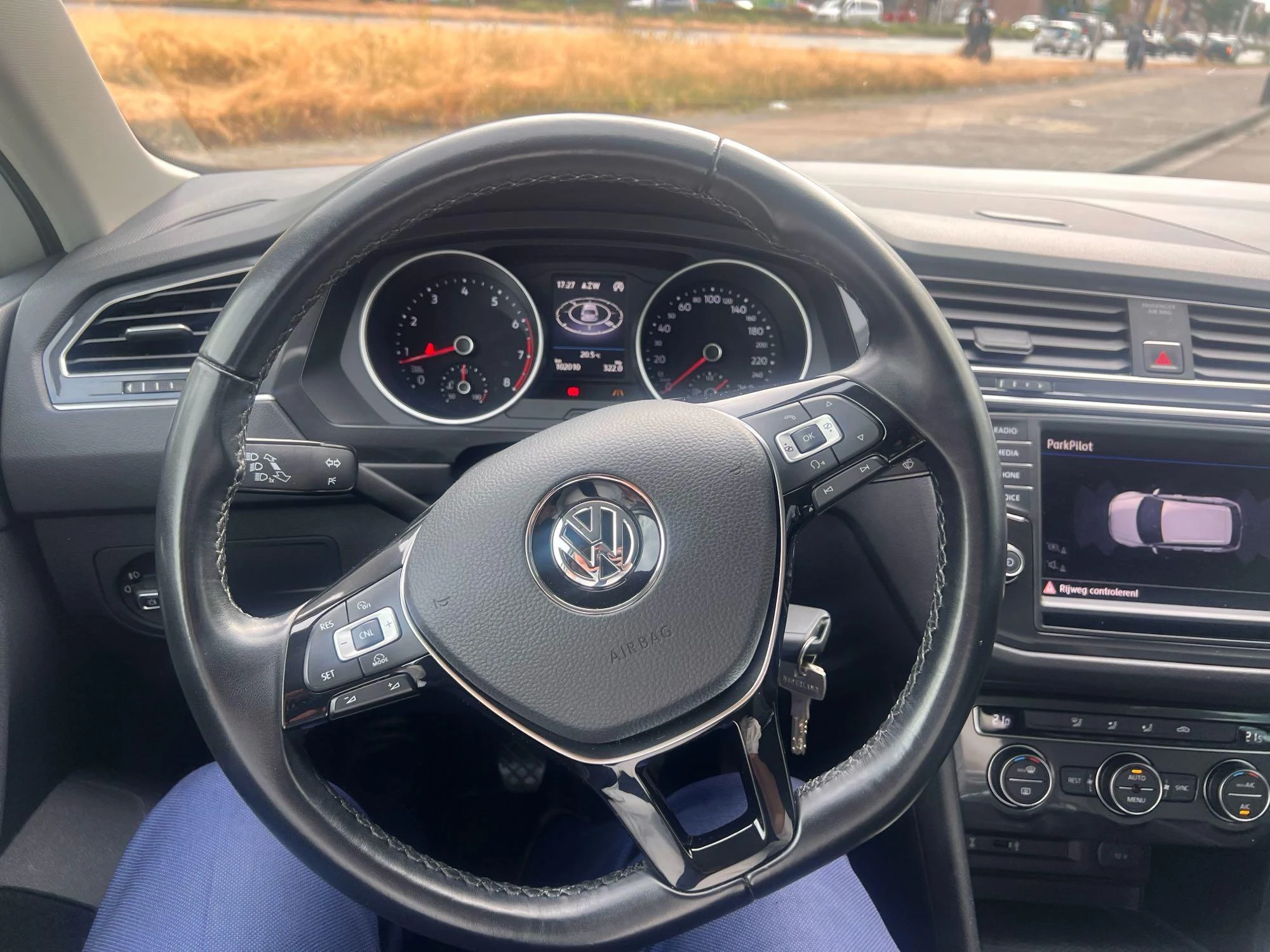Volkswagen-Tiguan-image-7