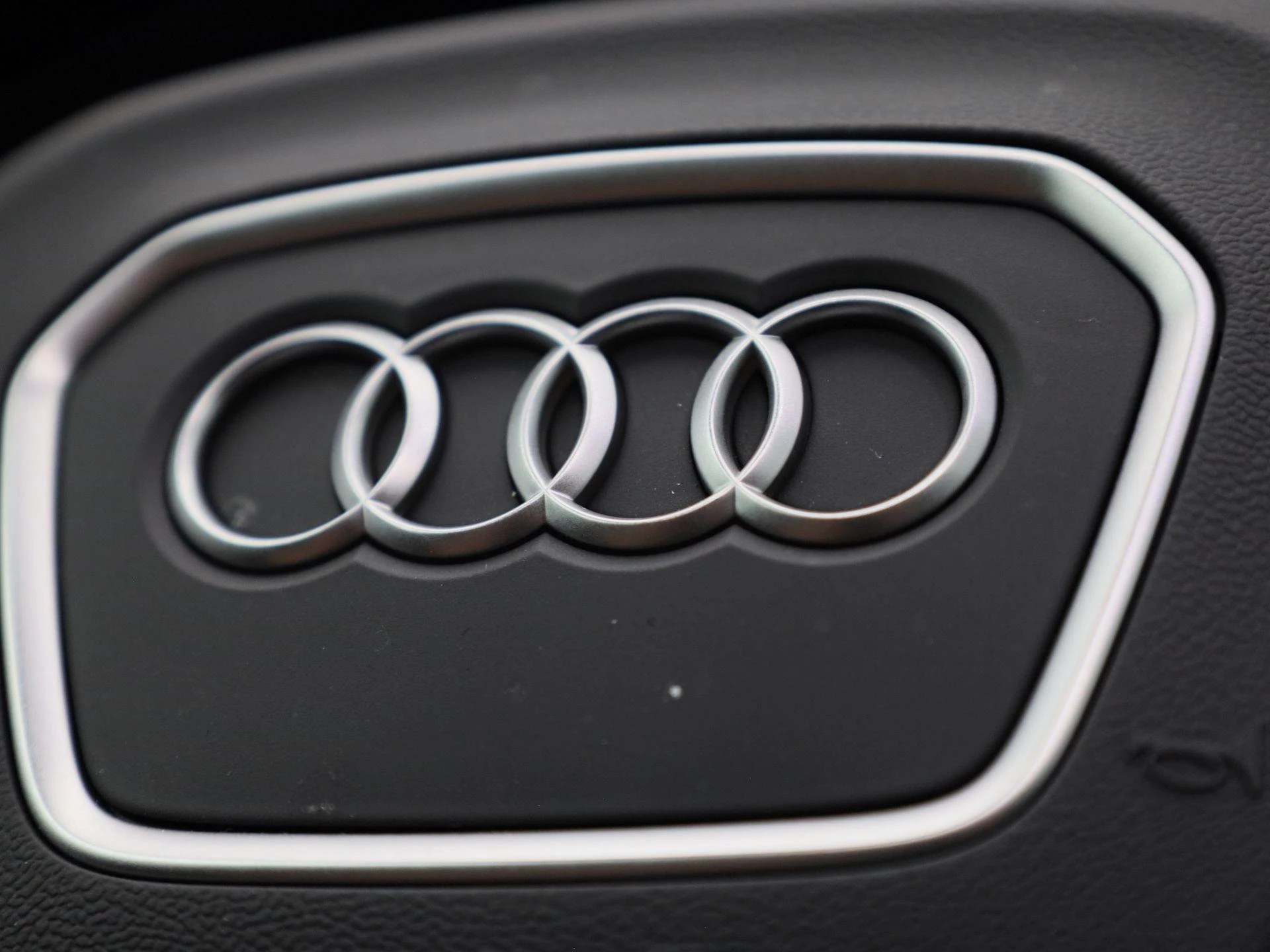 Audi Q5 50 TFSI e S edition Competition 299 PK