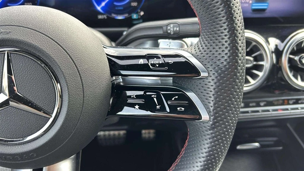 Mercedes-Benz-EQB-image-12
