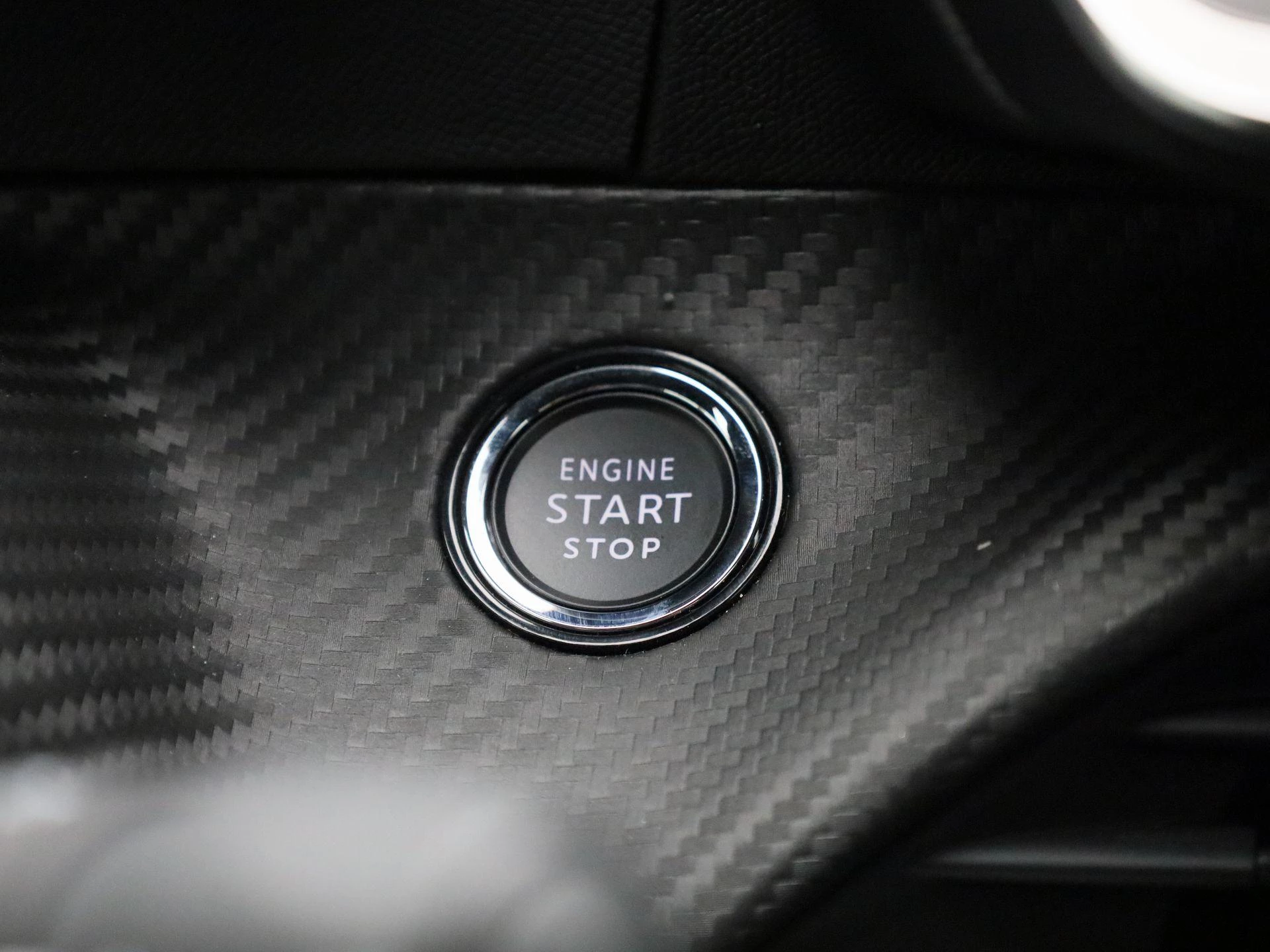 Peugeot 208 1.2 HYBRID 100 e-DSC6 GT