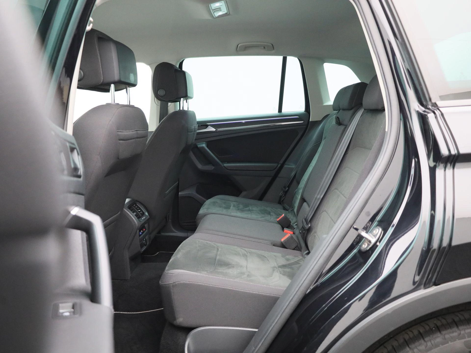 Volkswagen-Tiguan-image-11