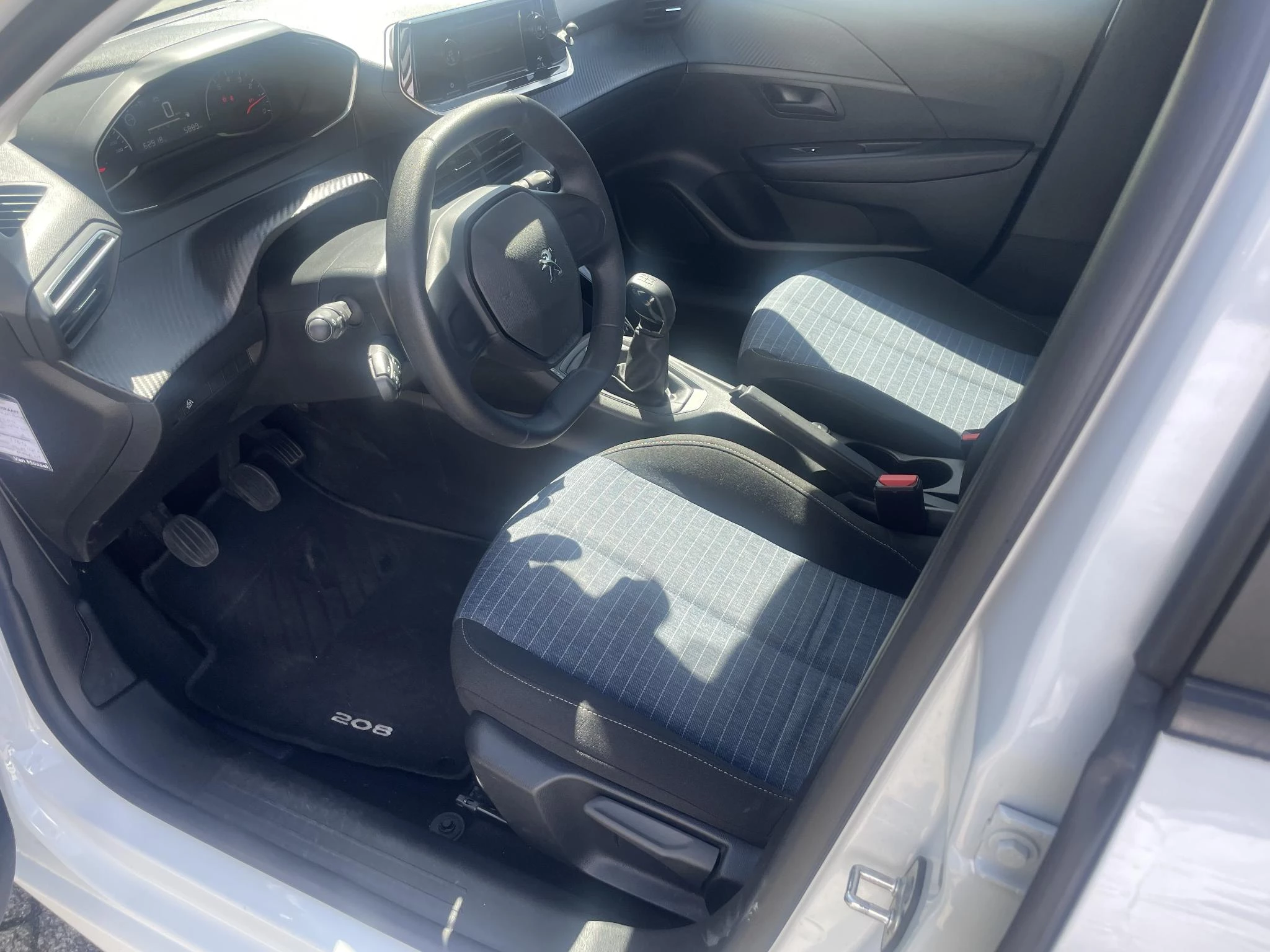 Peugeot-208-image-10