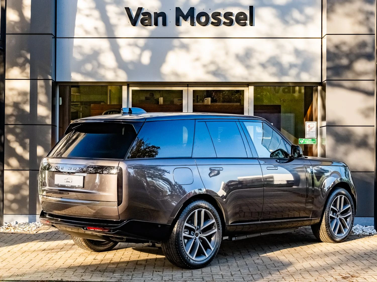 Land Rover-Range Rover-image-5
