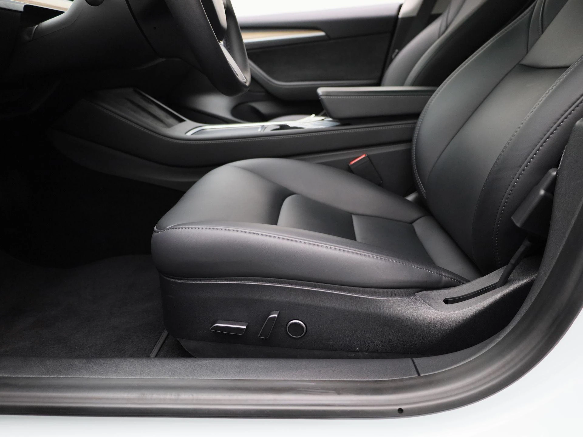 Tesla-Model 3-image-25