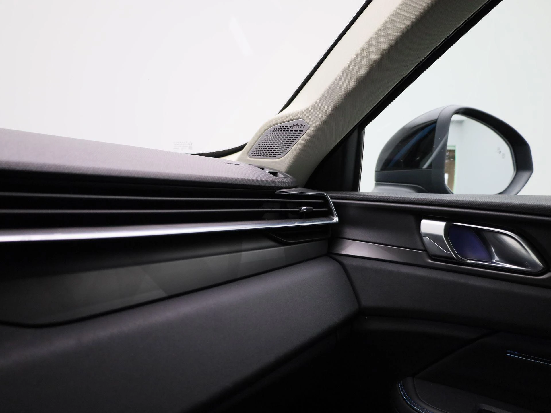 Lynk & Co-01-image-28