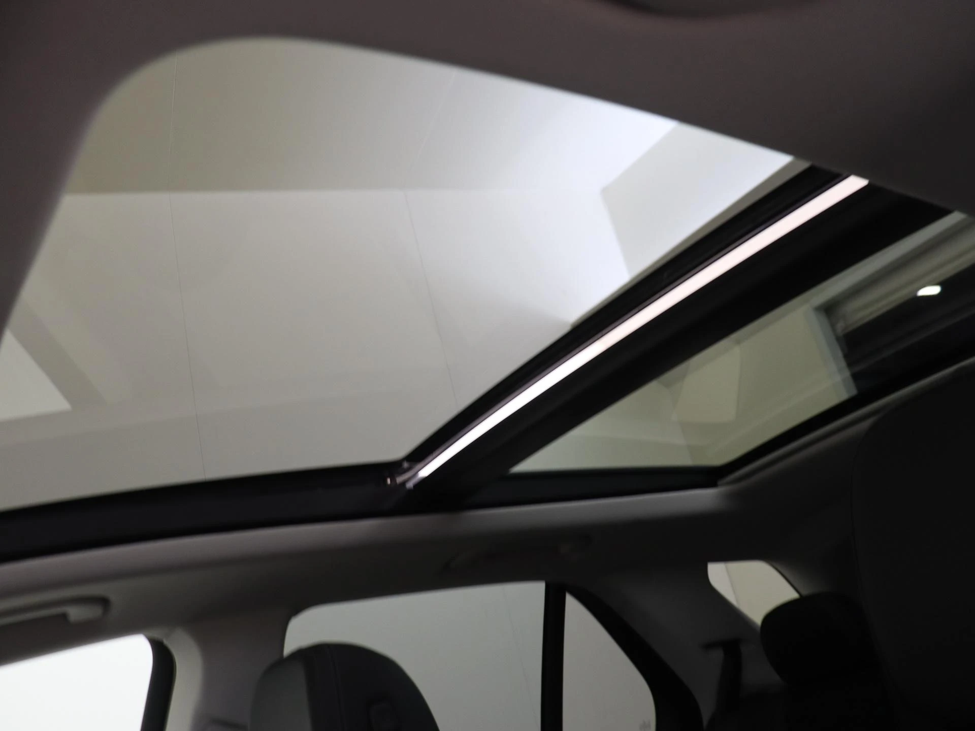 Mercedes-Benz-GLE-image-28