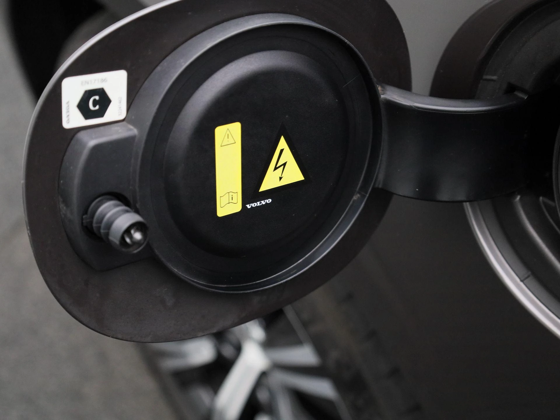 Volvo-V90-image-16