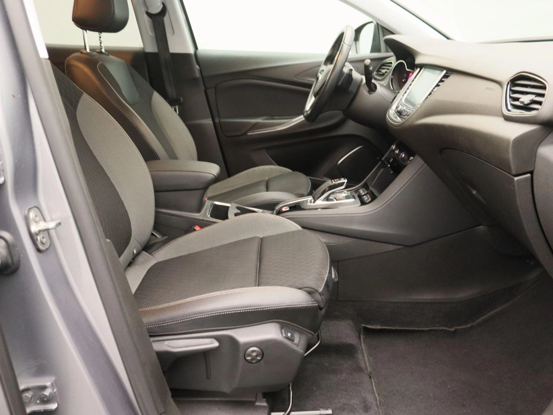 Opel Grandland X 1.6 Turbo Hybrid Elegance