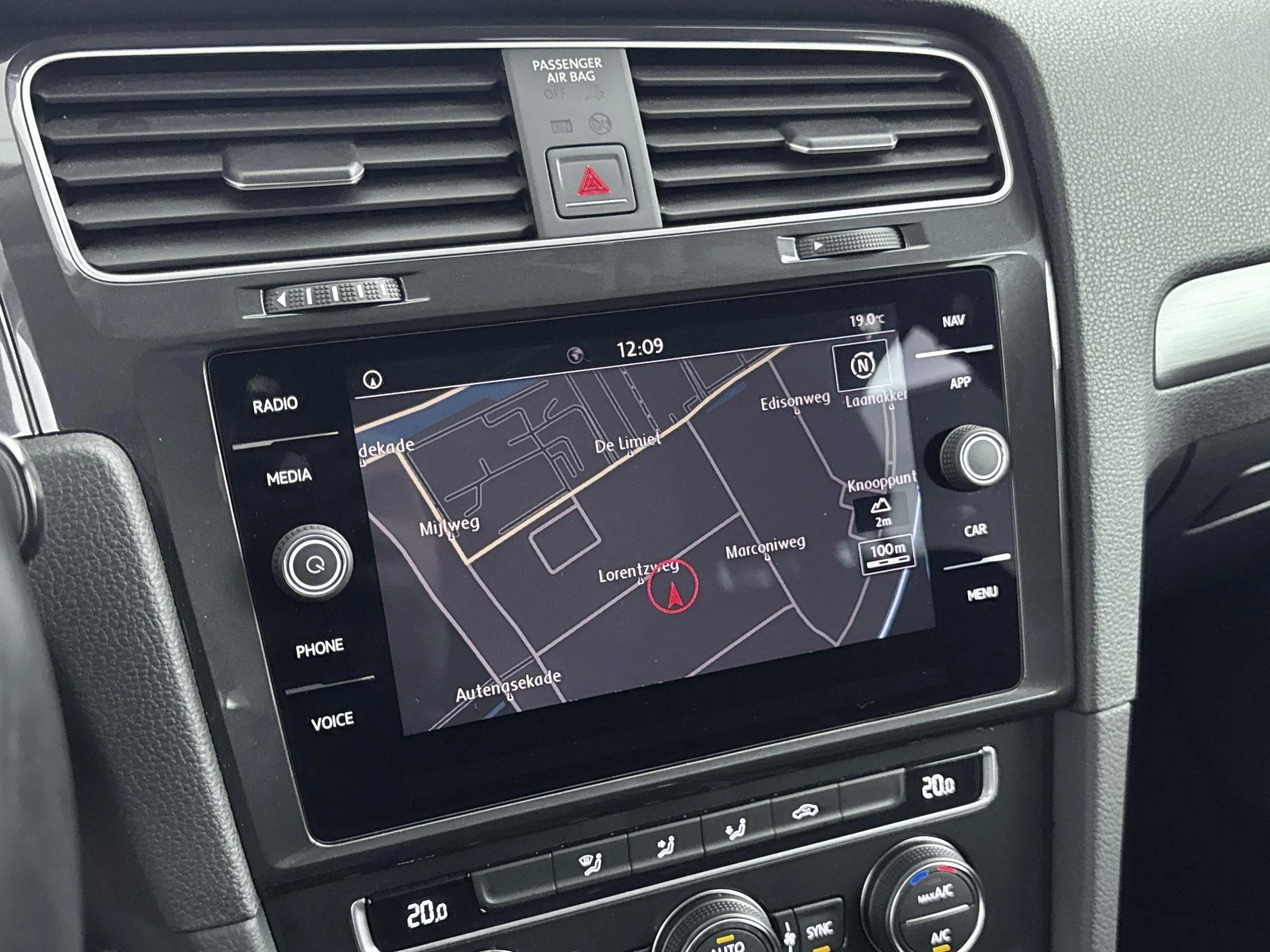 Volkswagen-Golf-image-14