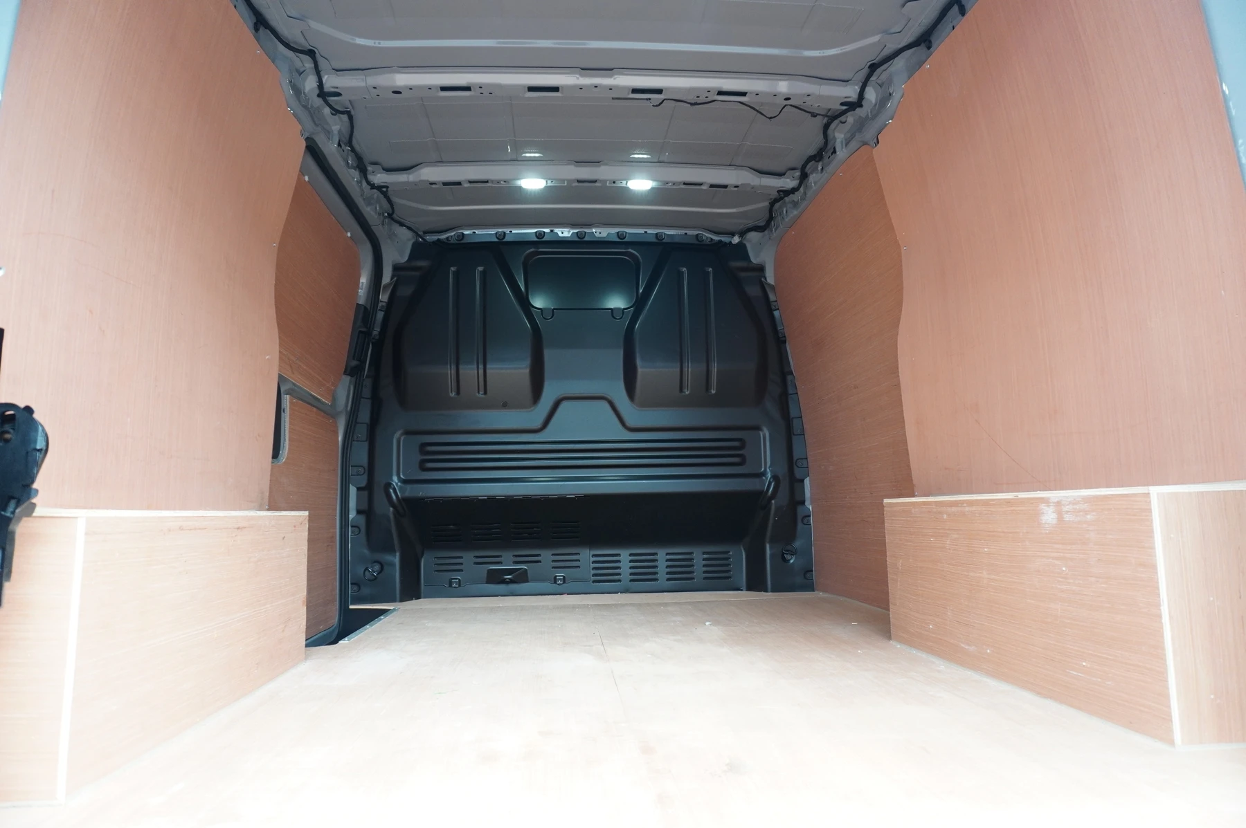 Volkswagen-Transporter-image-13