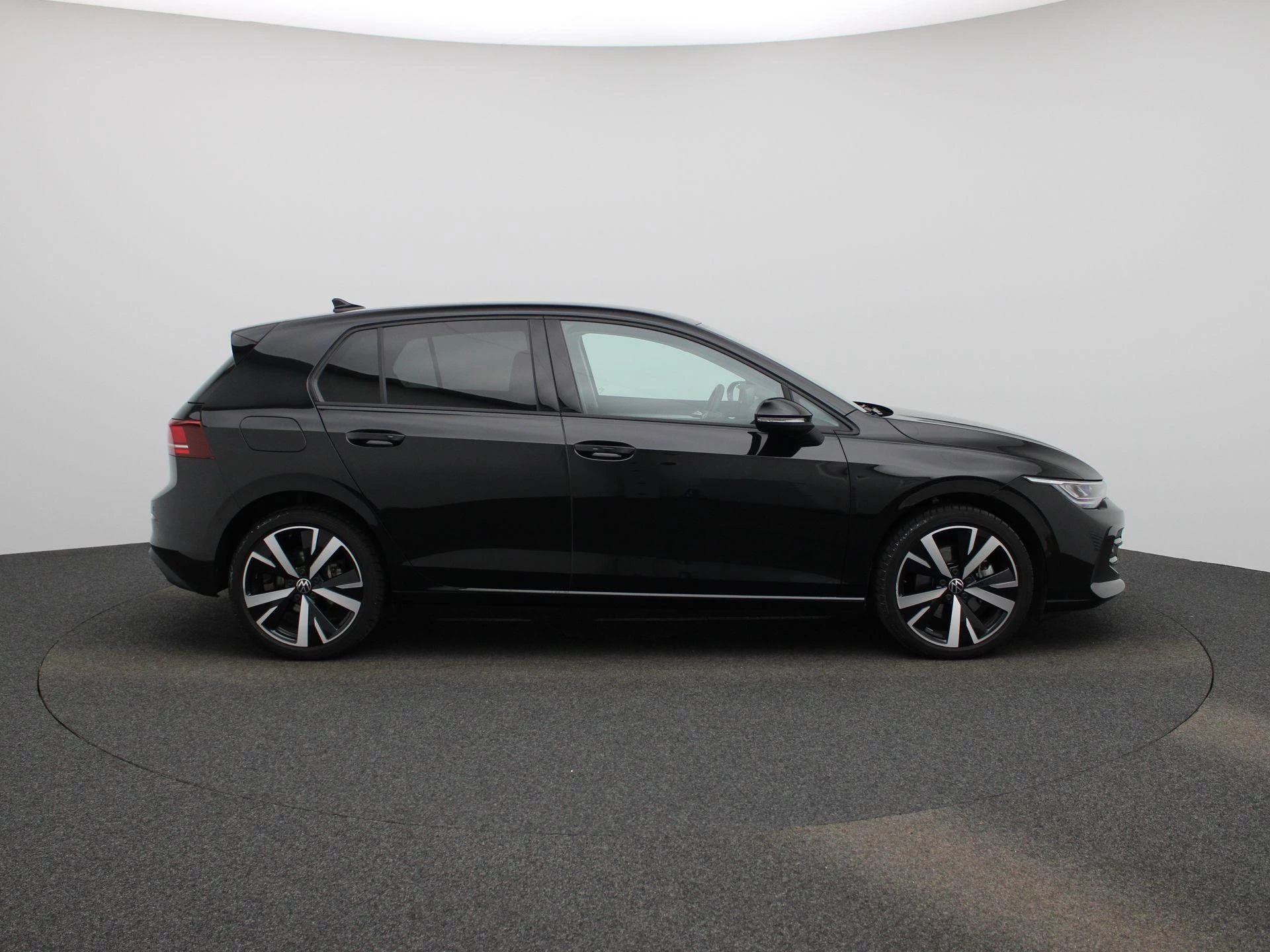 Volkswagen-Golf-image-5