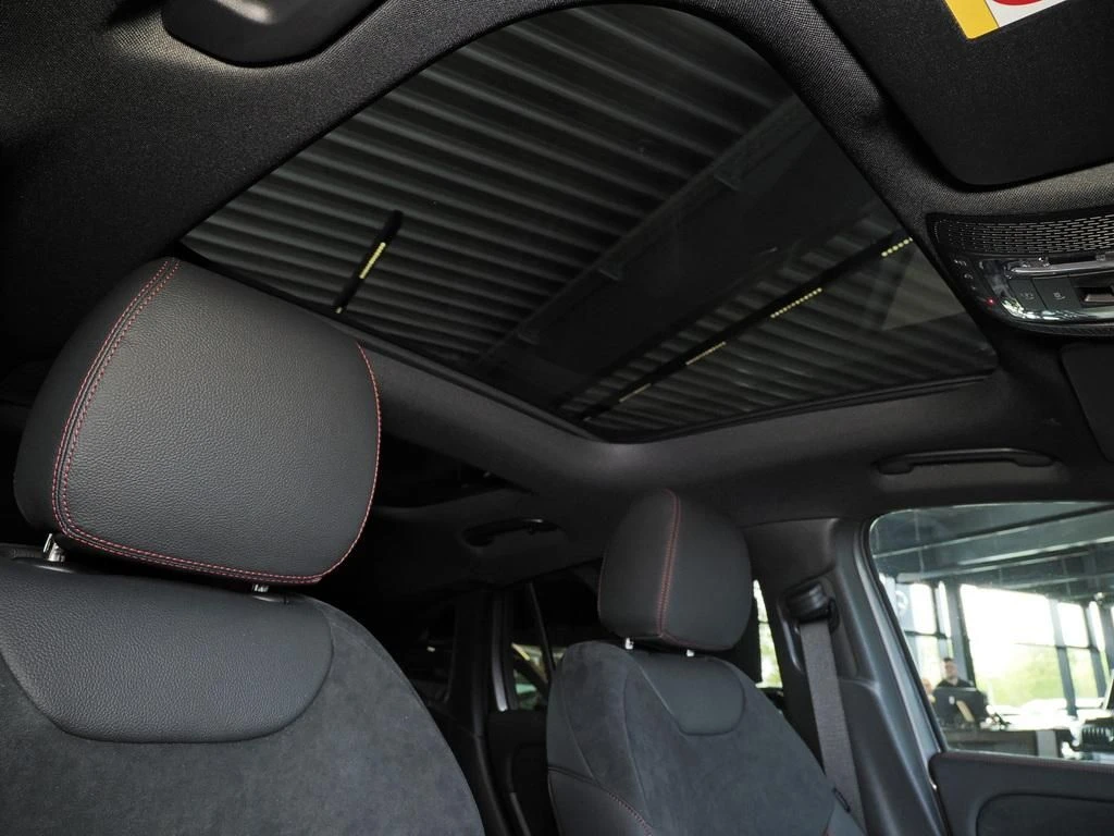 Mercedes-Benz-GLA 180-image-14