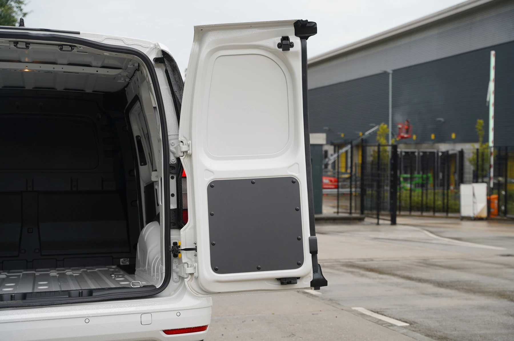 Volkswagen-Caddy-image-31
