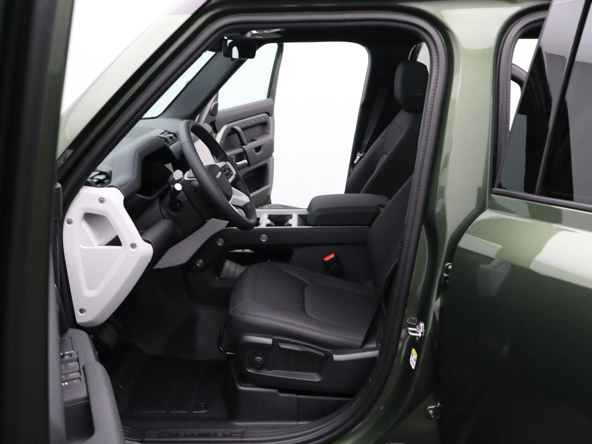 Land Rover-Defender-image-10
