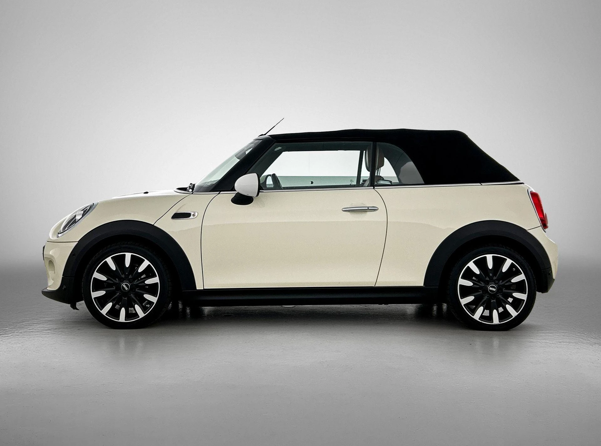 MINI-Cooper Cabrio-image-1