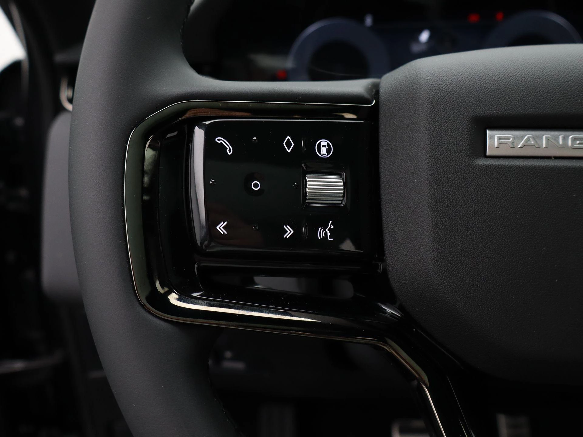 Land Rover-Range Rover Evoque-image-18