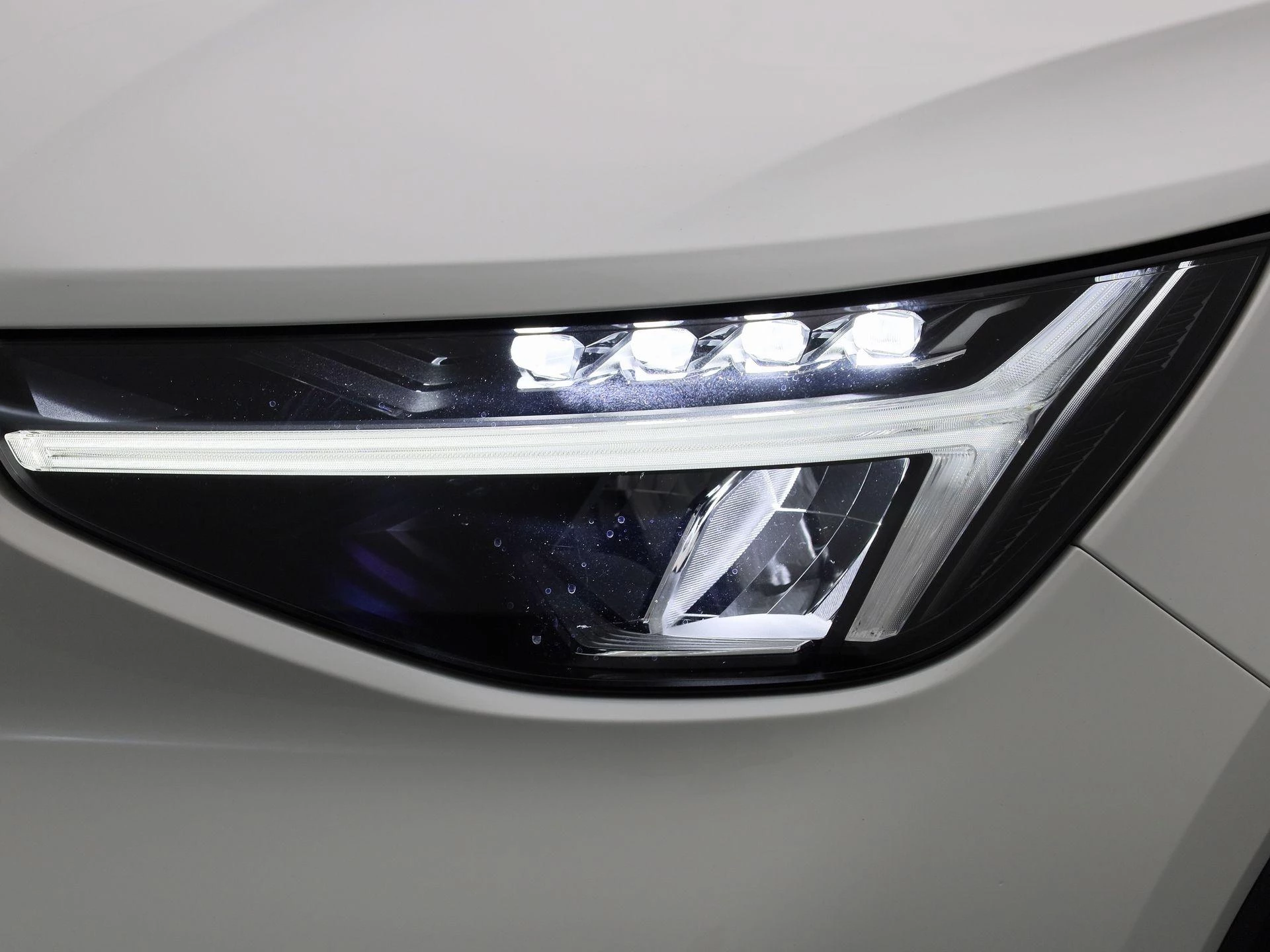 Volvo-C40-image-15
