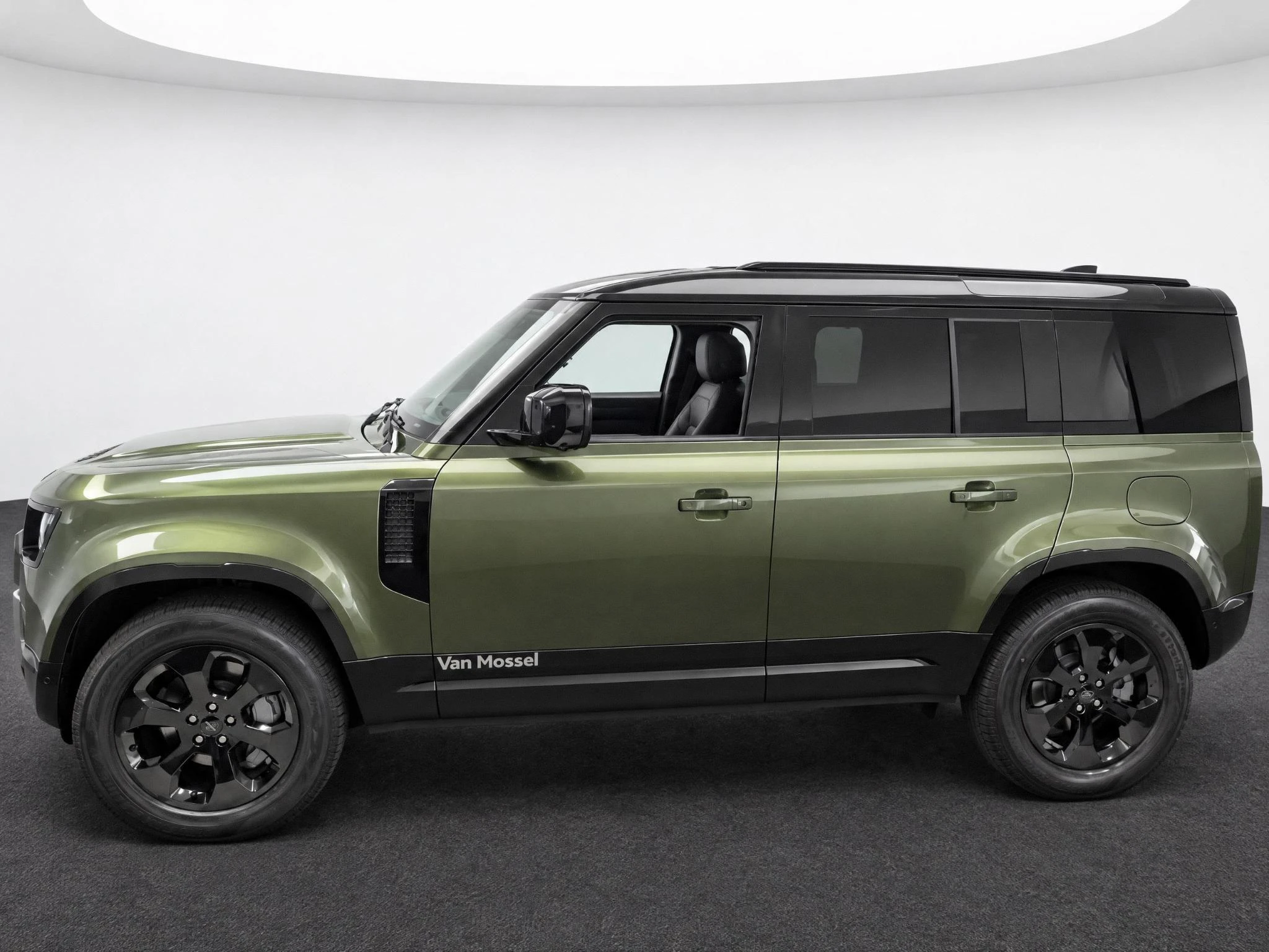 Land Rover-Defender-image-9