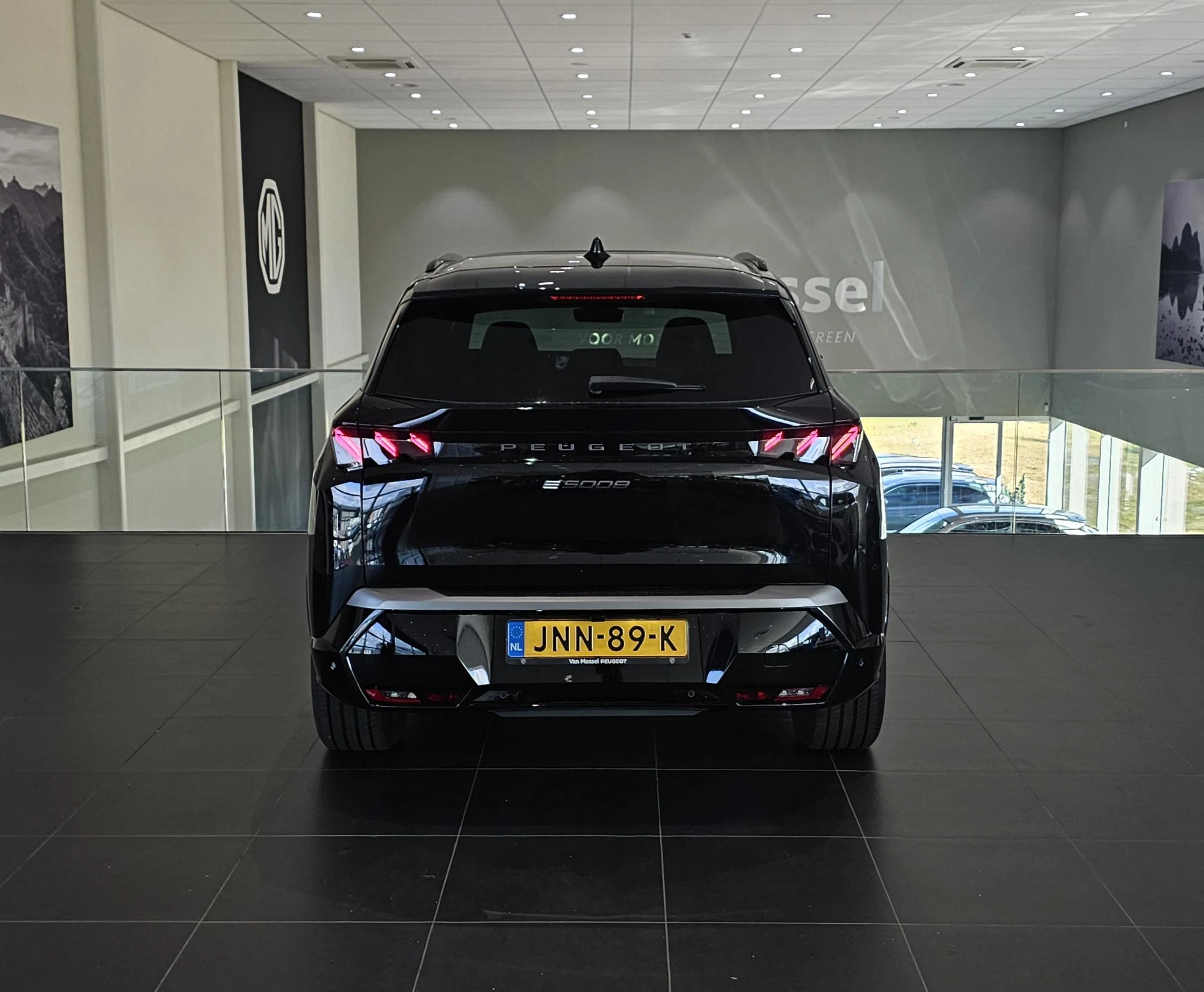 Peugeot-e-5008-image-5