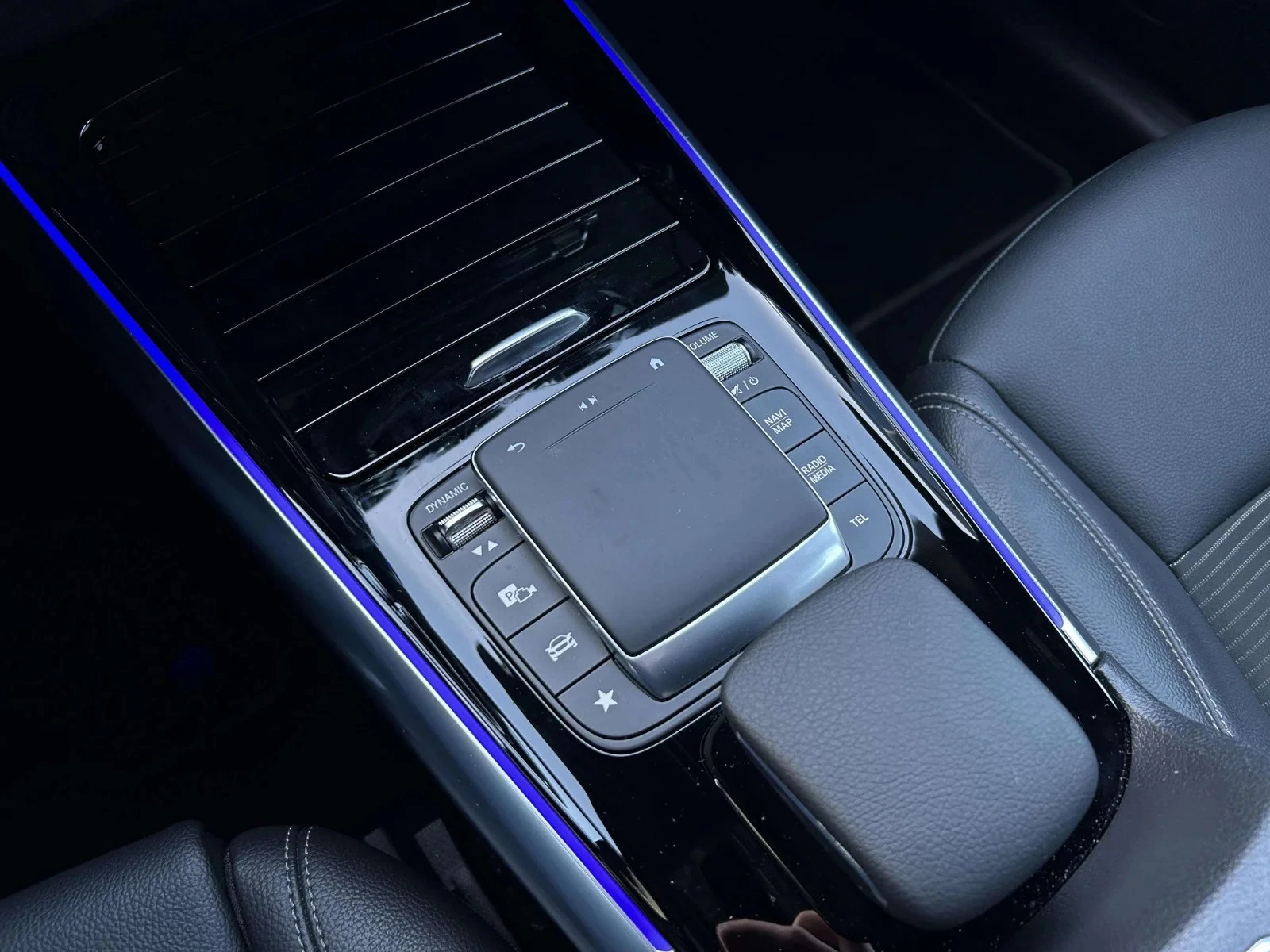 Mercedes-Benz-EQA-image-11