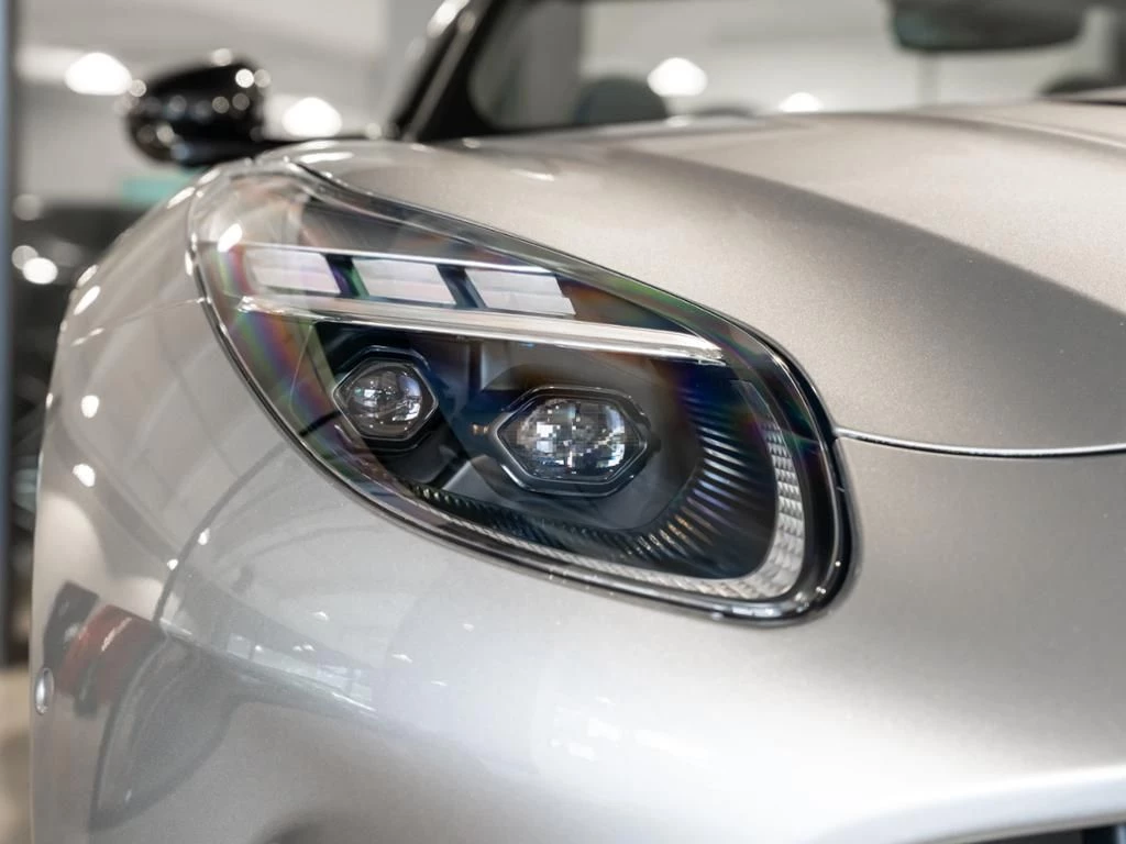 Aston Martin-DB12-image-19
