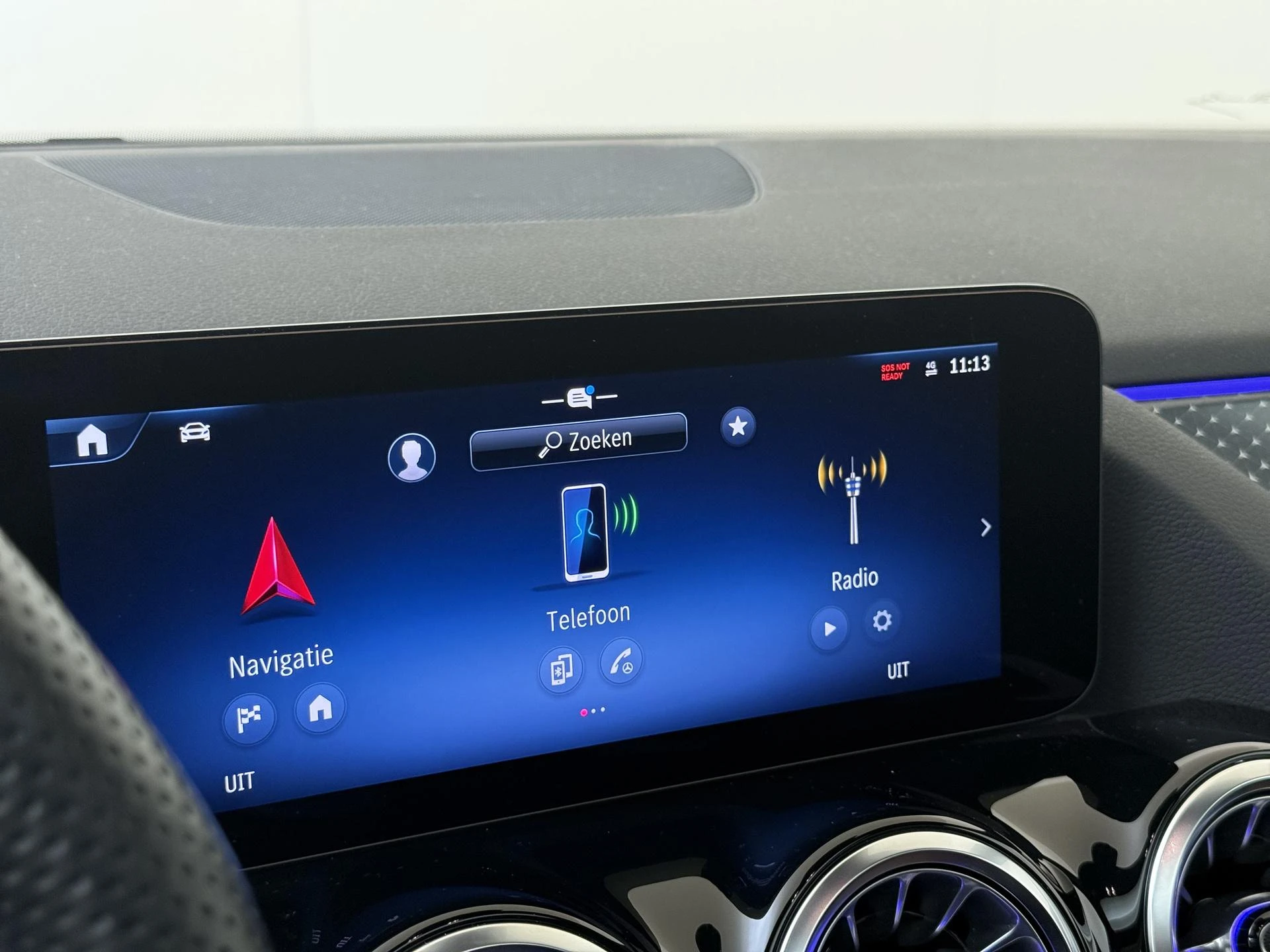 Mercedes-Benz-GLA-image-16