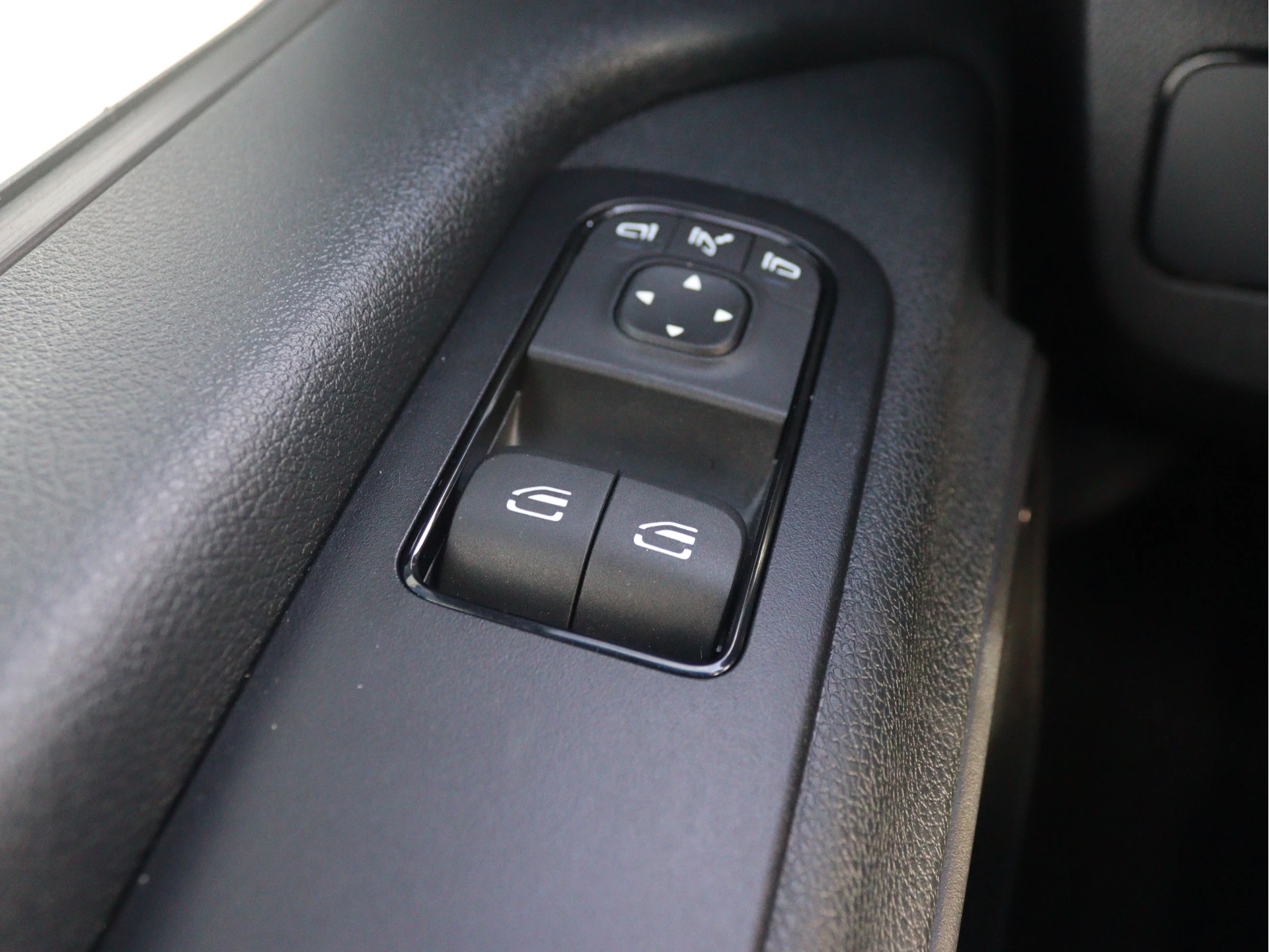 Mercedes-Benz-Sprinter-image-4