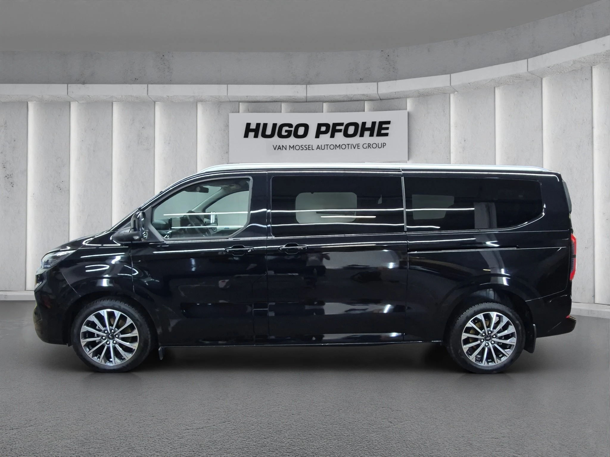 Ford-Tourneo Custom-image-1